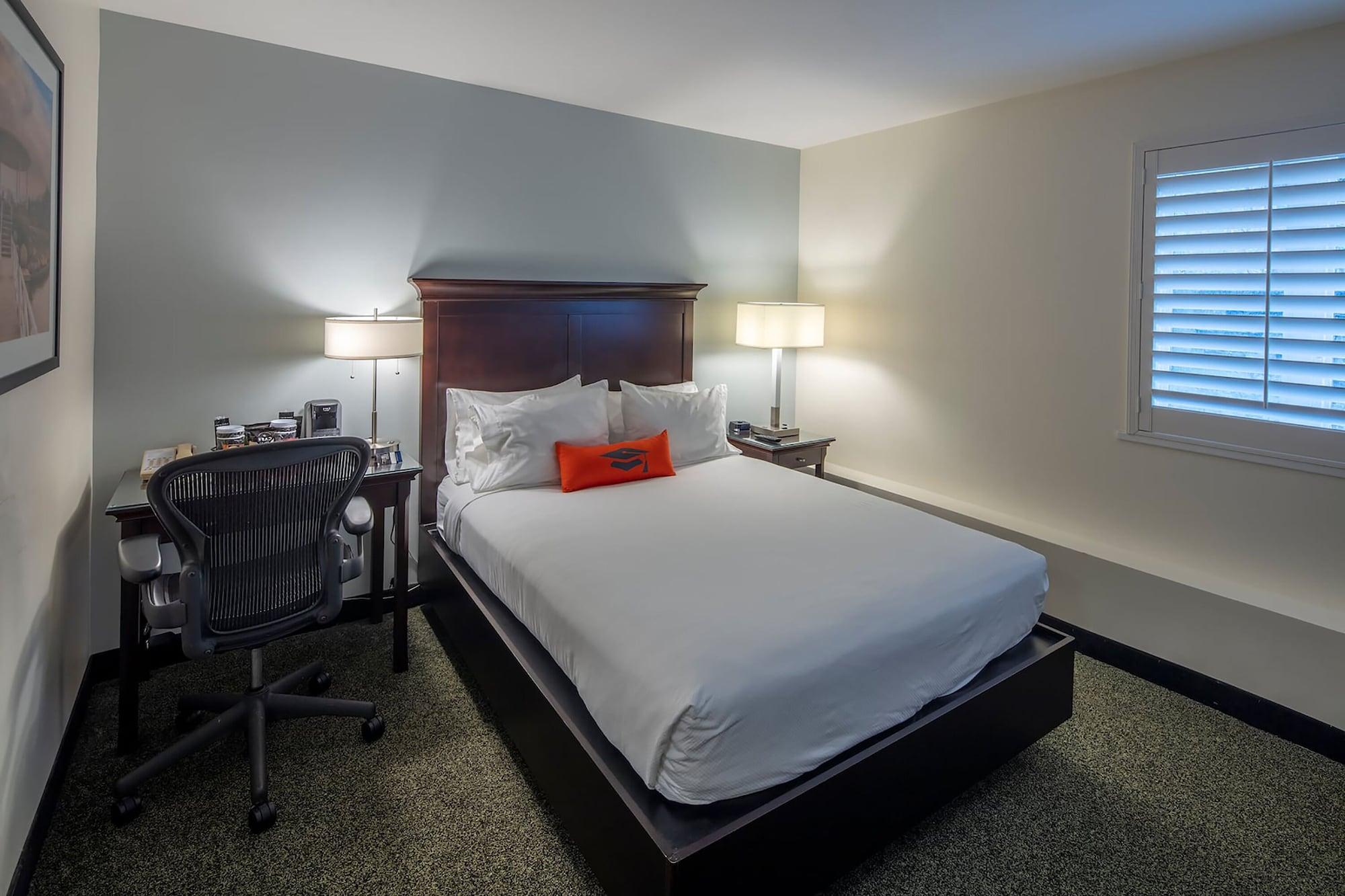 1 Queen Bed Mobility Accessible Room Non-Smoking,1449788758:JPEG