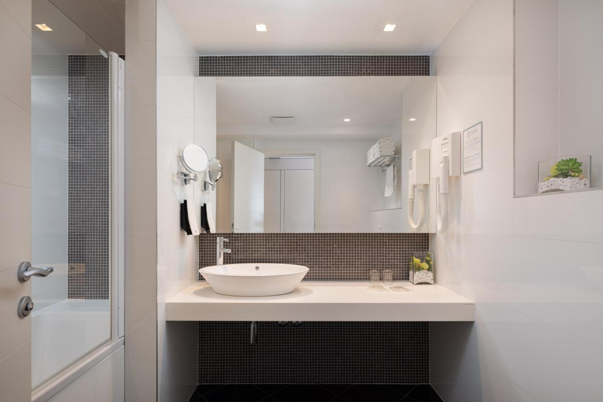 Studio Apartment Partial Sea View