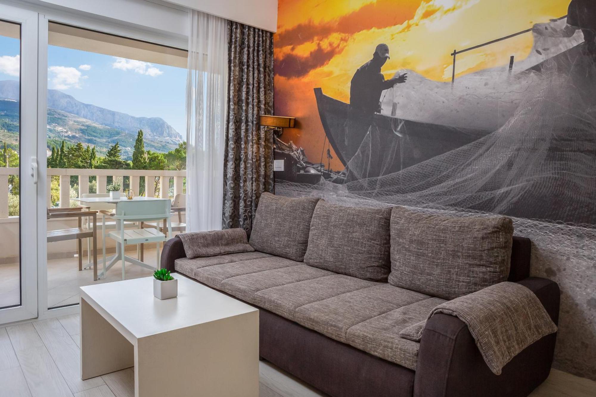 Studio Apartment Partial Sea View