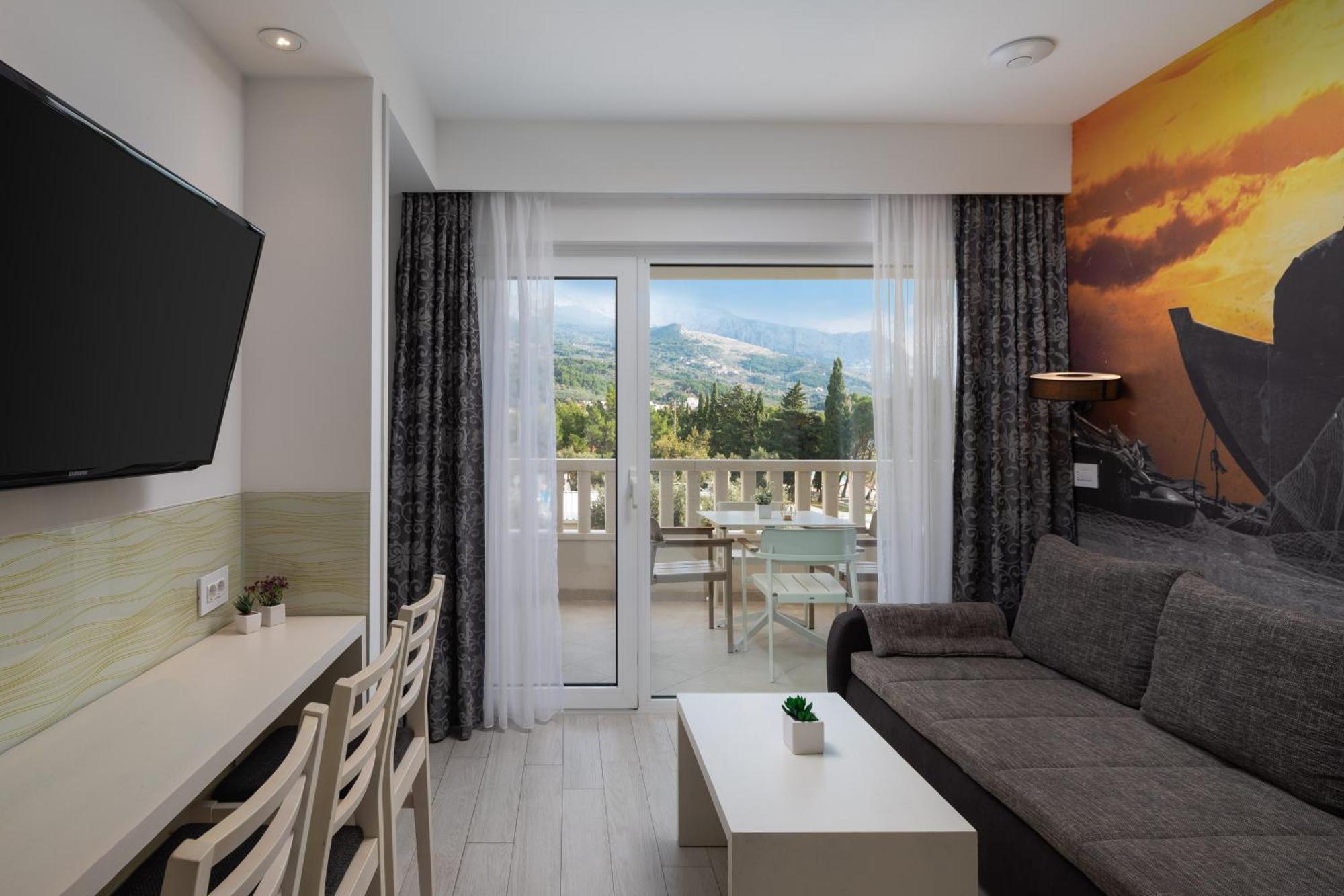 Studio Apartment Partial Sea View
