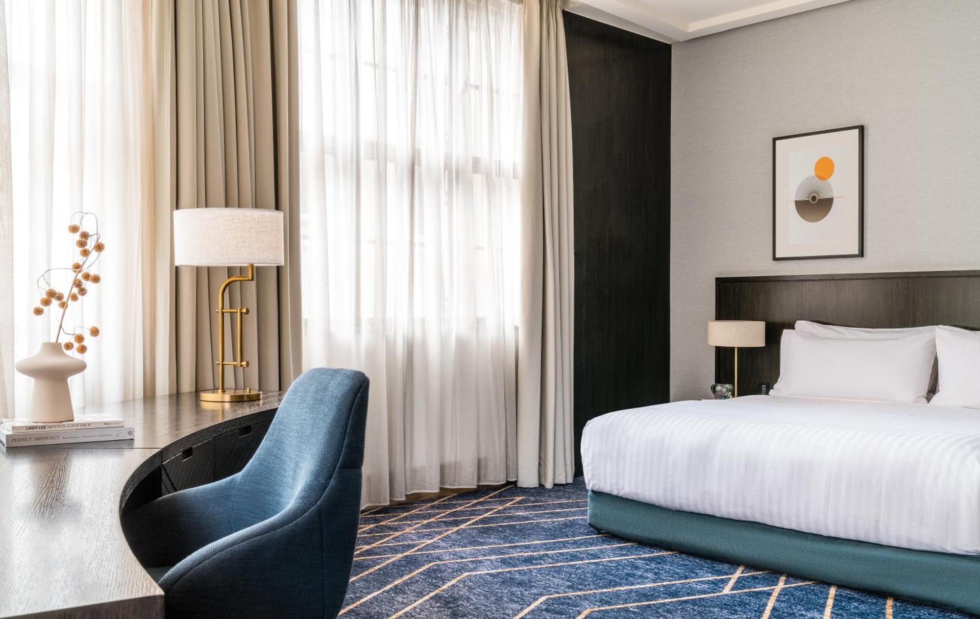 One-Bedroom Corner Suite