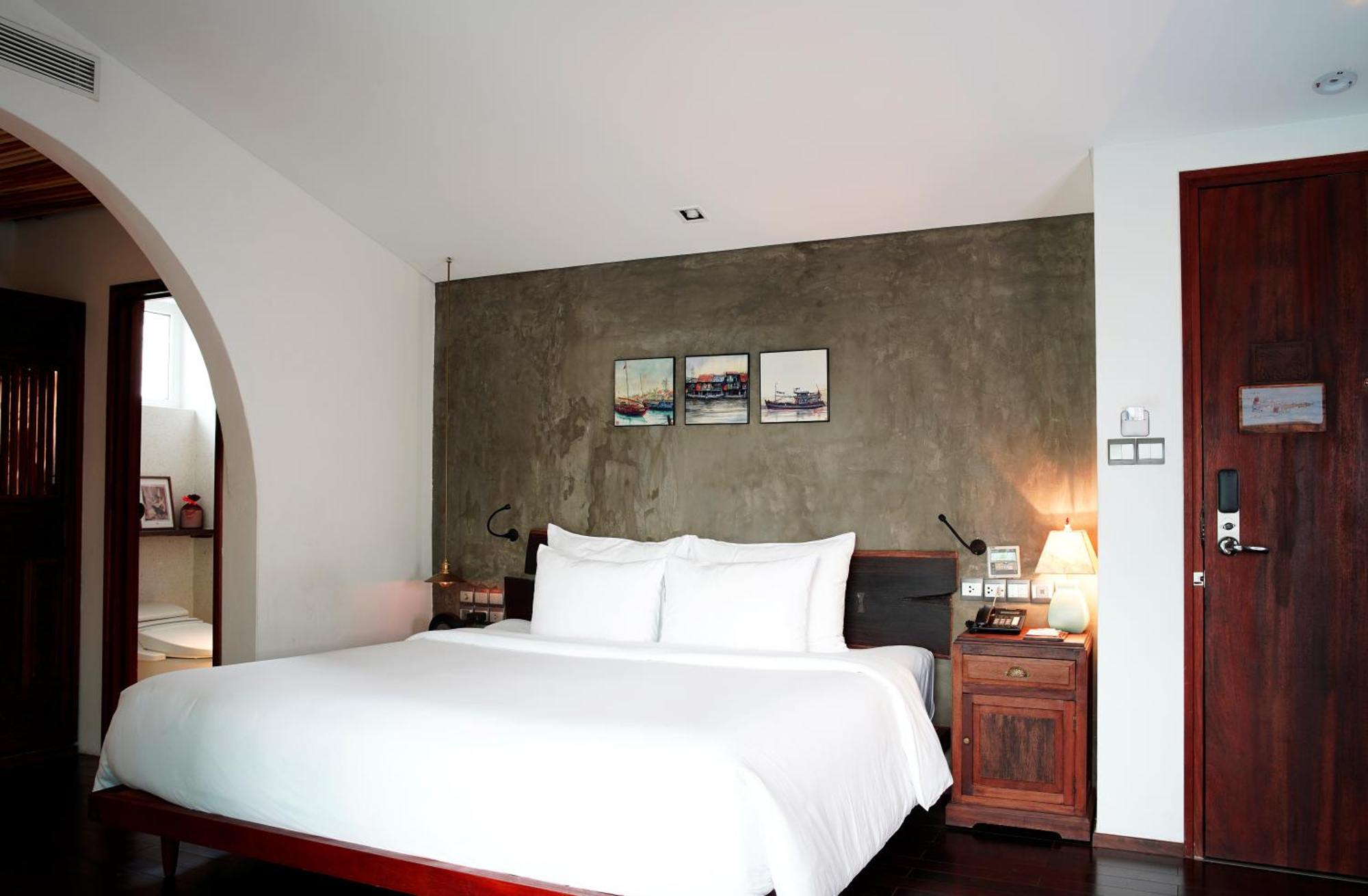 Serene Corner Balcony Double Room,1273088923:JPEG