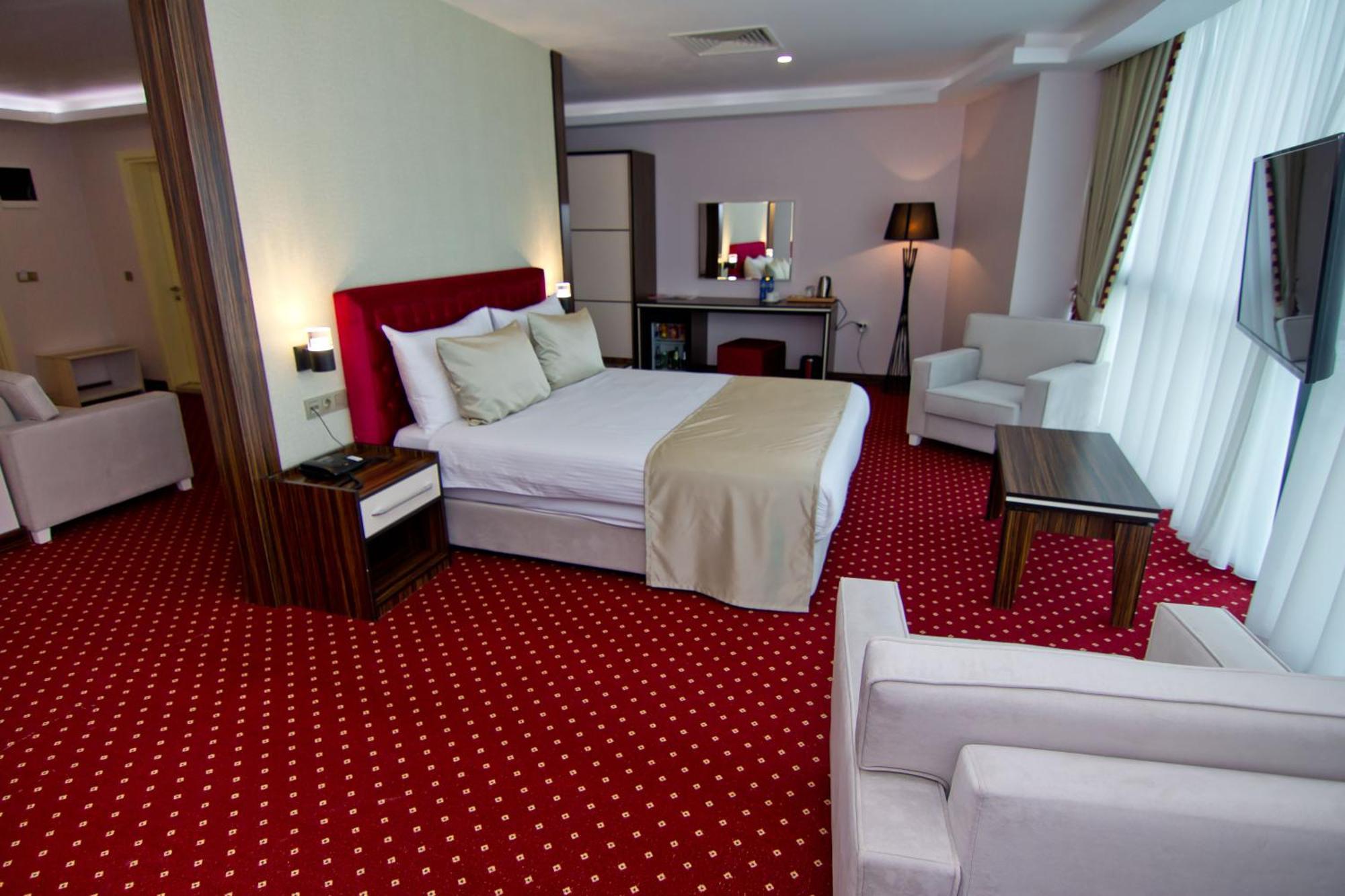 Deluxe King Suite