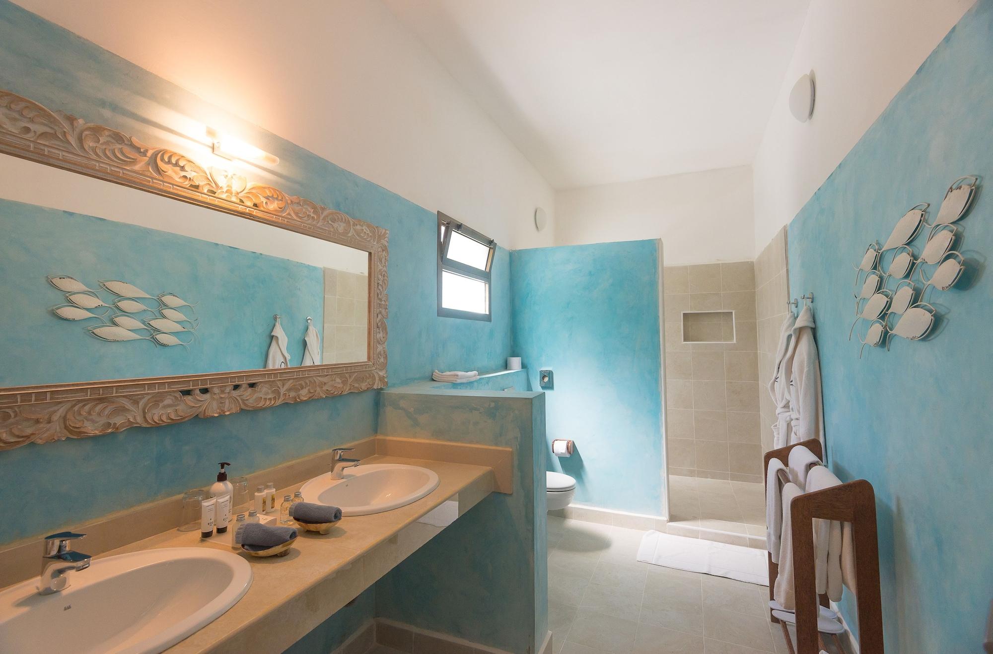 One Bedroom Beachfront Bungalow,149176694:JPEG