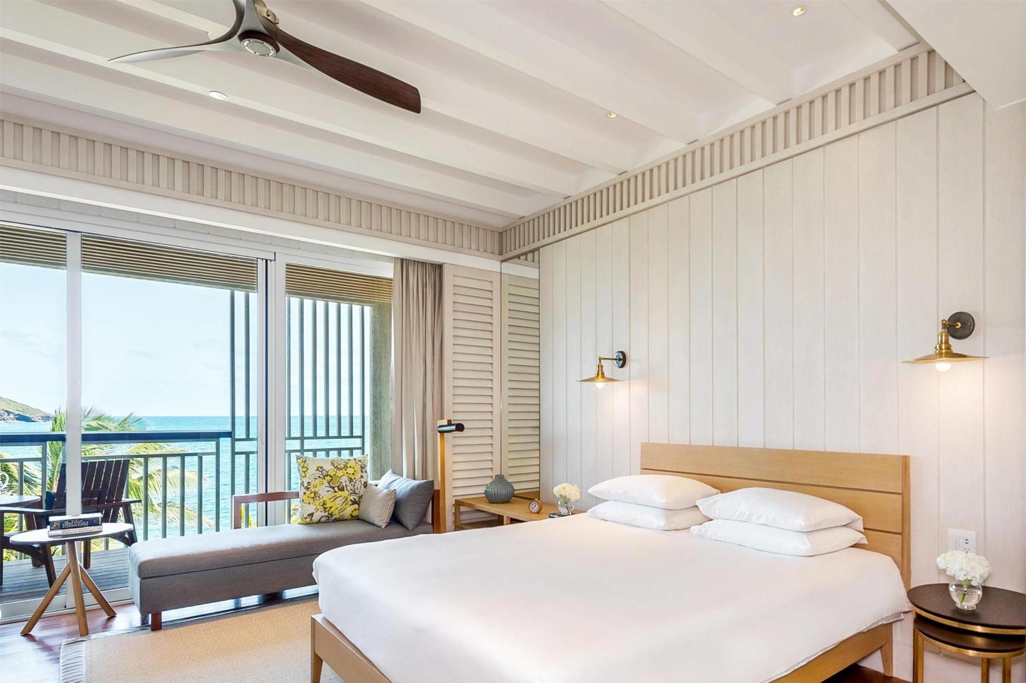 Quarto com Cama King-size e Vista do Mar