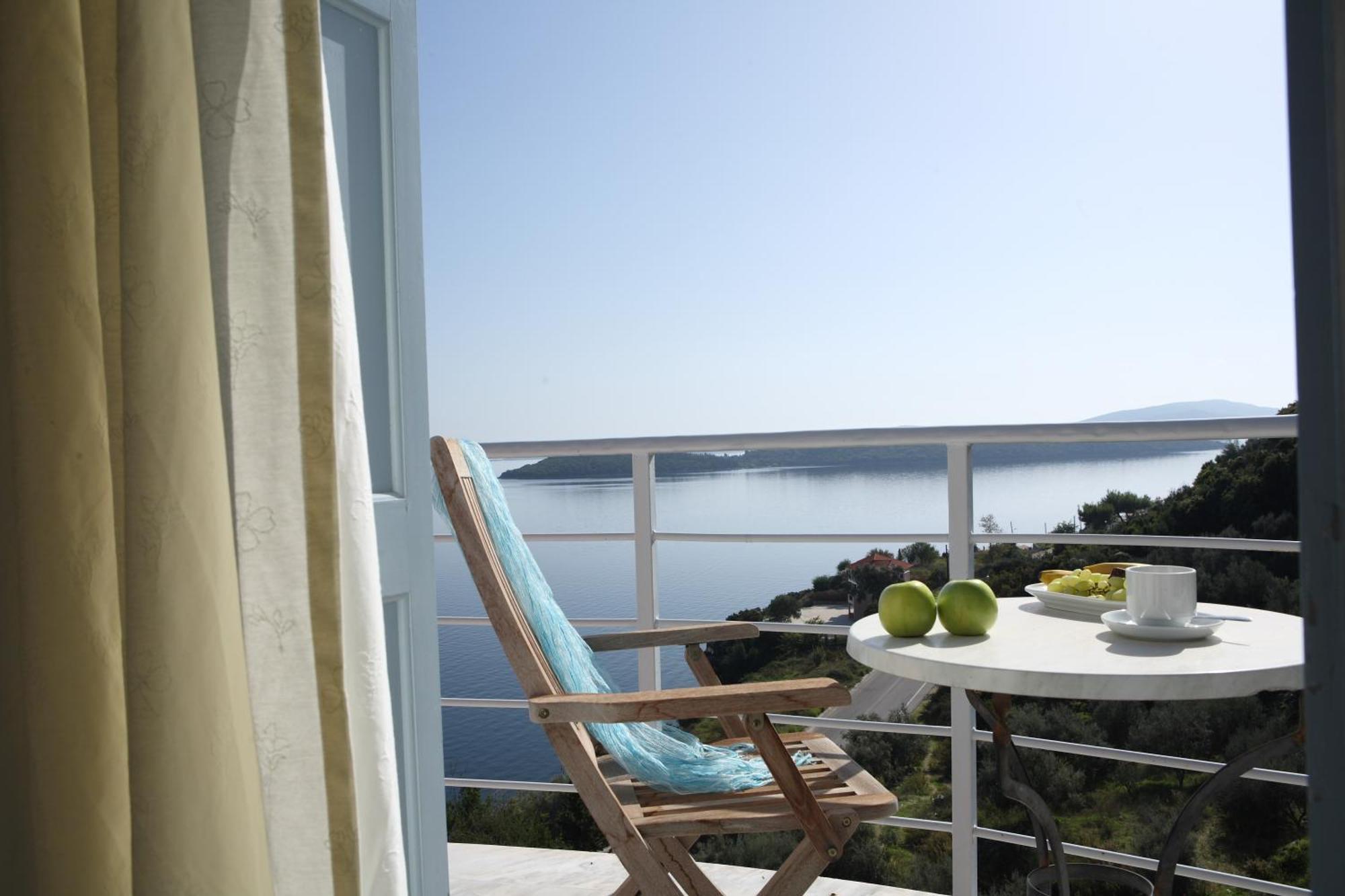 Red Tower 2-Bedroom Suite Sea View