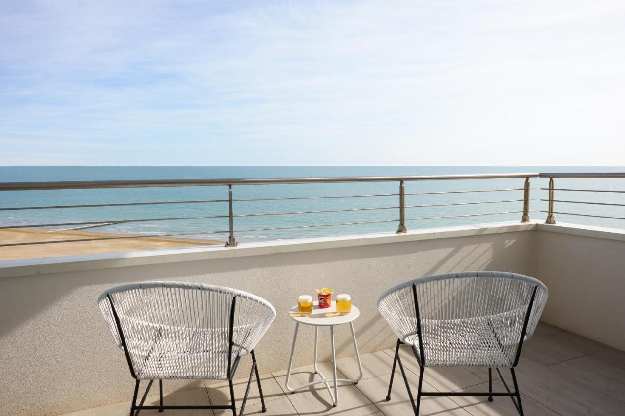 Double Room with Extra Bed and Sea View - High Floor