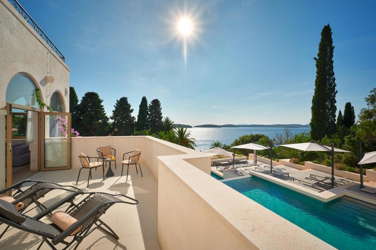 Executive Suite - Sea and Pool View with a Terrace - Ground Floor