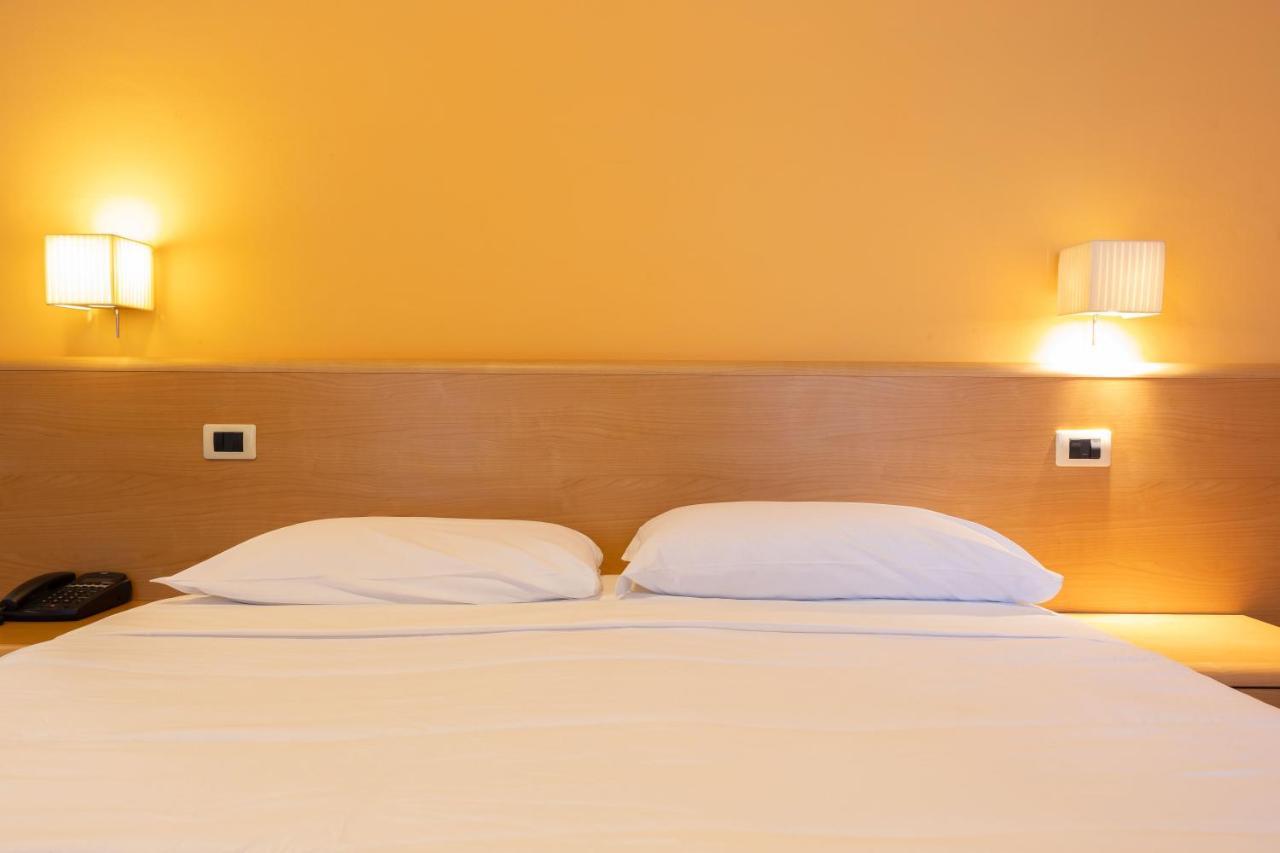 Twin Room,1498704766:JPEG