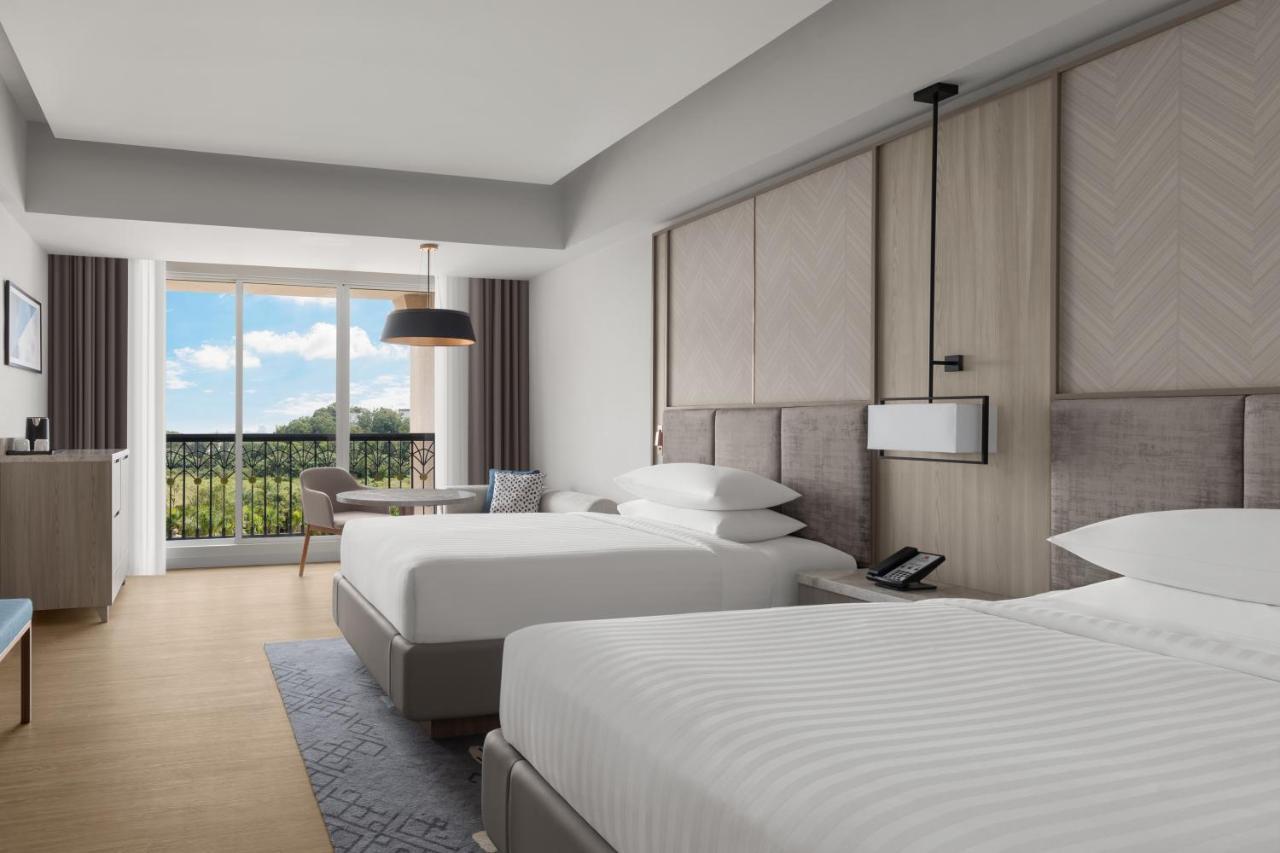 Deluxe, Guest room, Twin/Single Bed(s), Pool view