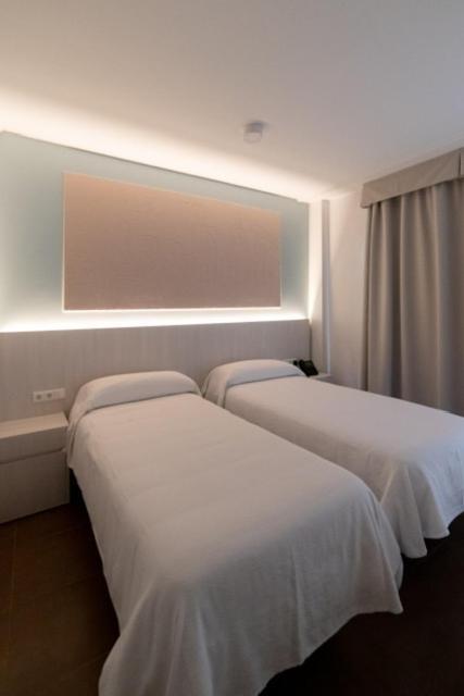 Twin Room,1498821694:JPEG