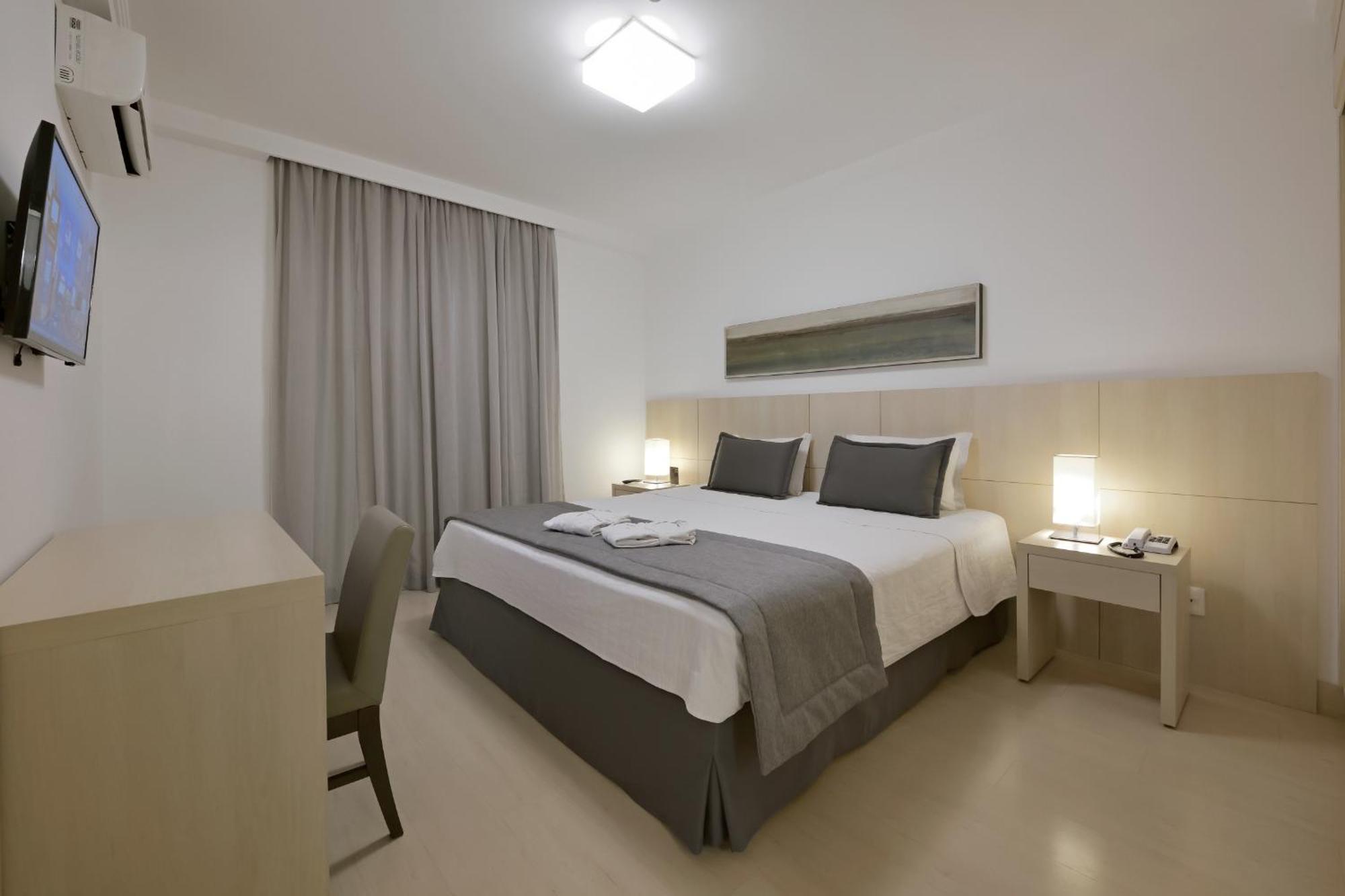 Suíte Júnior com 1 Cama de Casal
