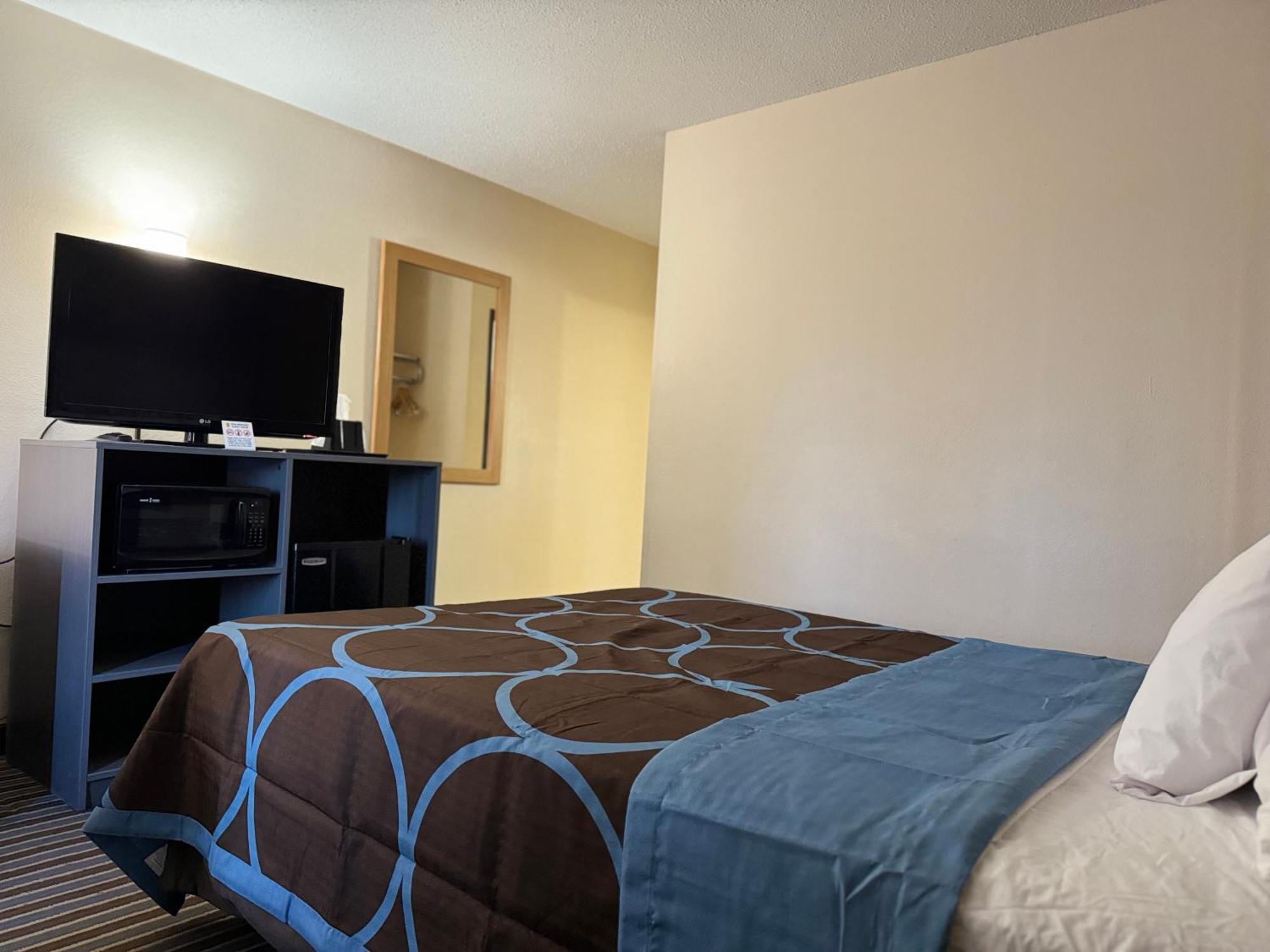 Queen Room - Disability Access/Non-Smoking
