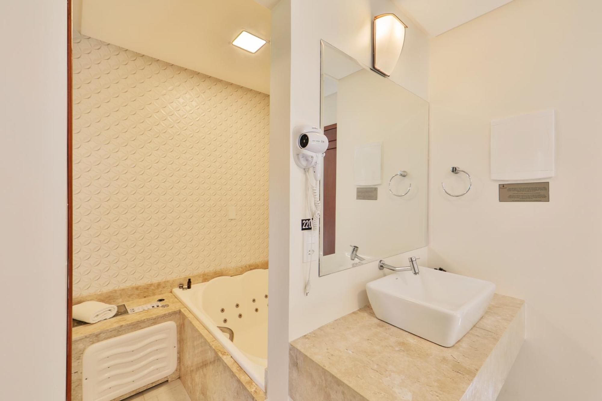 Premium Suite Spa Bath