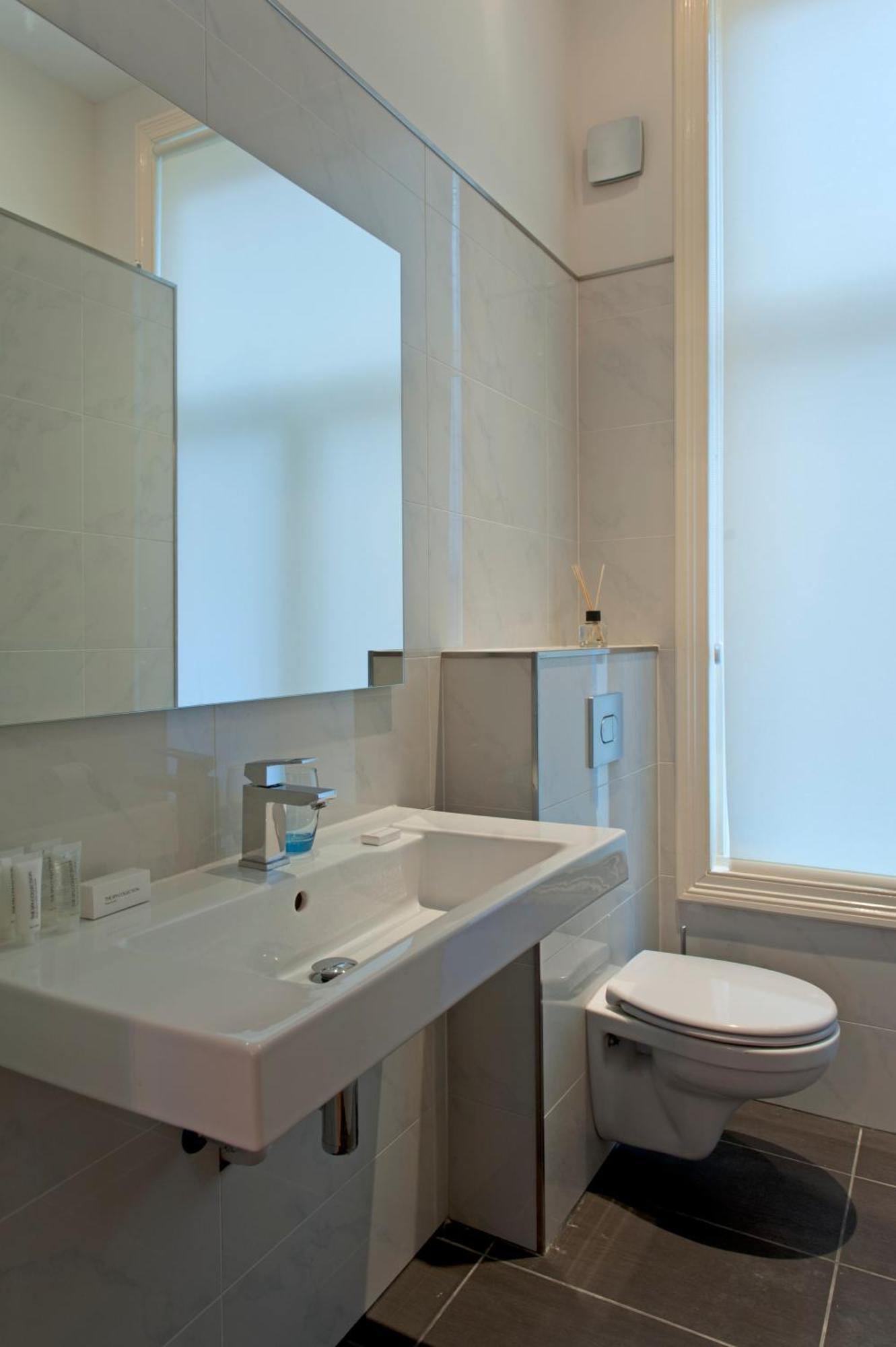Family Room Private Bathroom