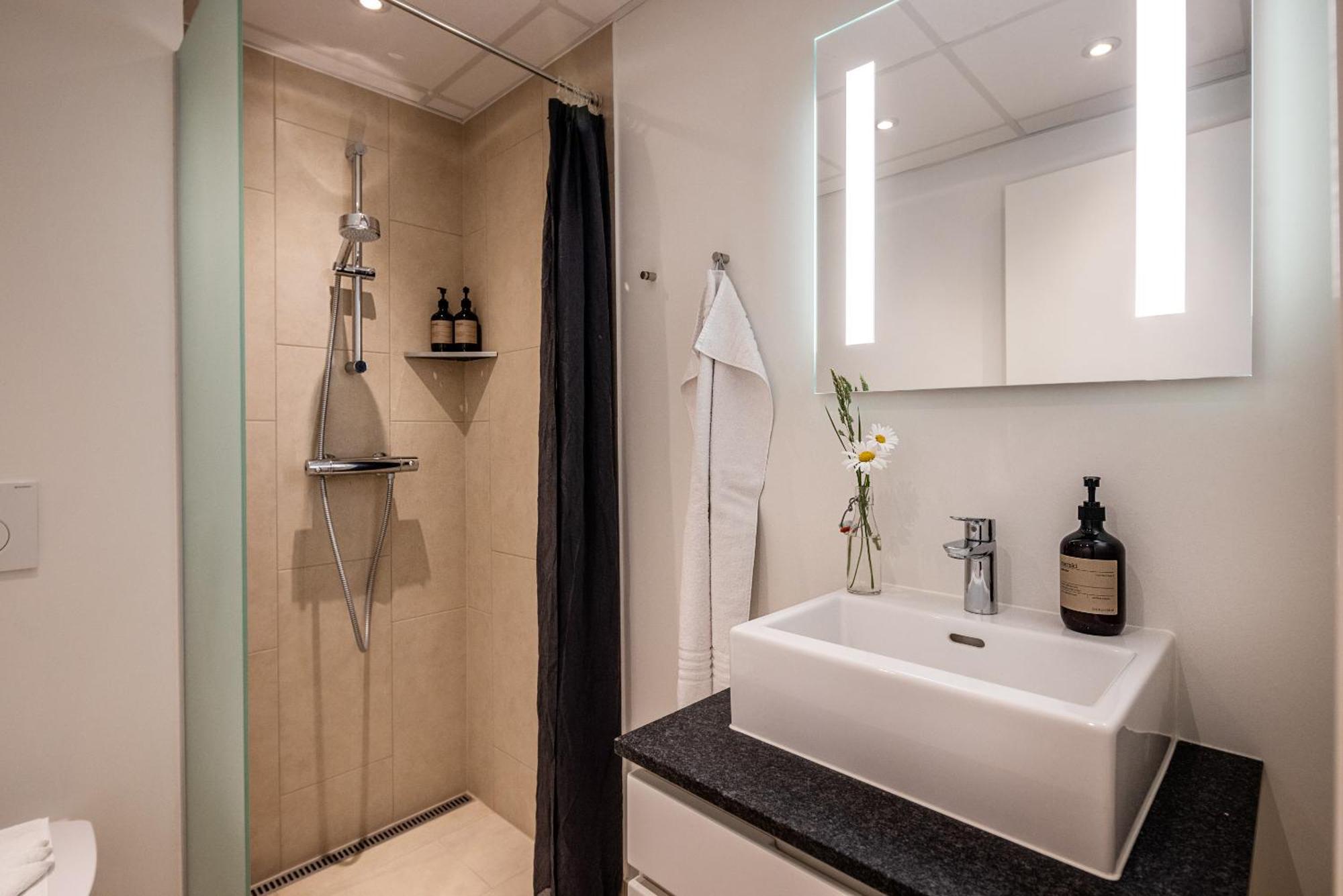 Single Room,1516323937:JPEG