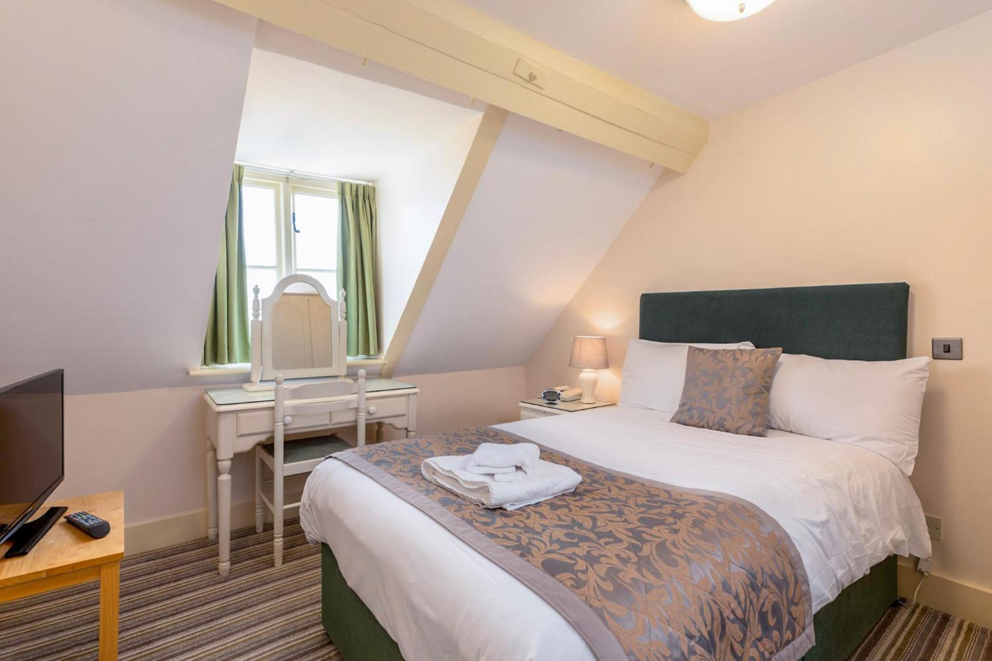 Jumbo Single Room