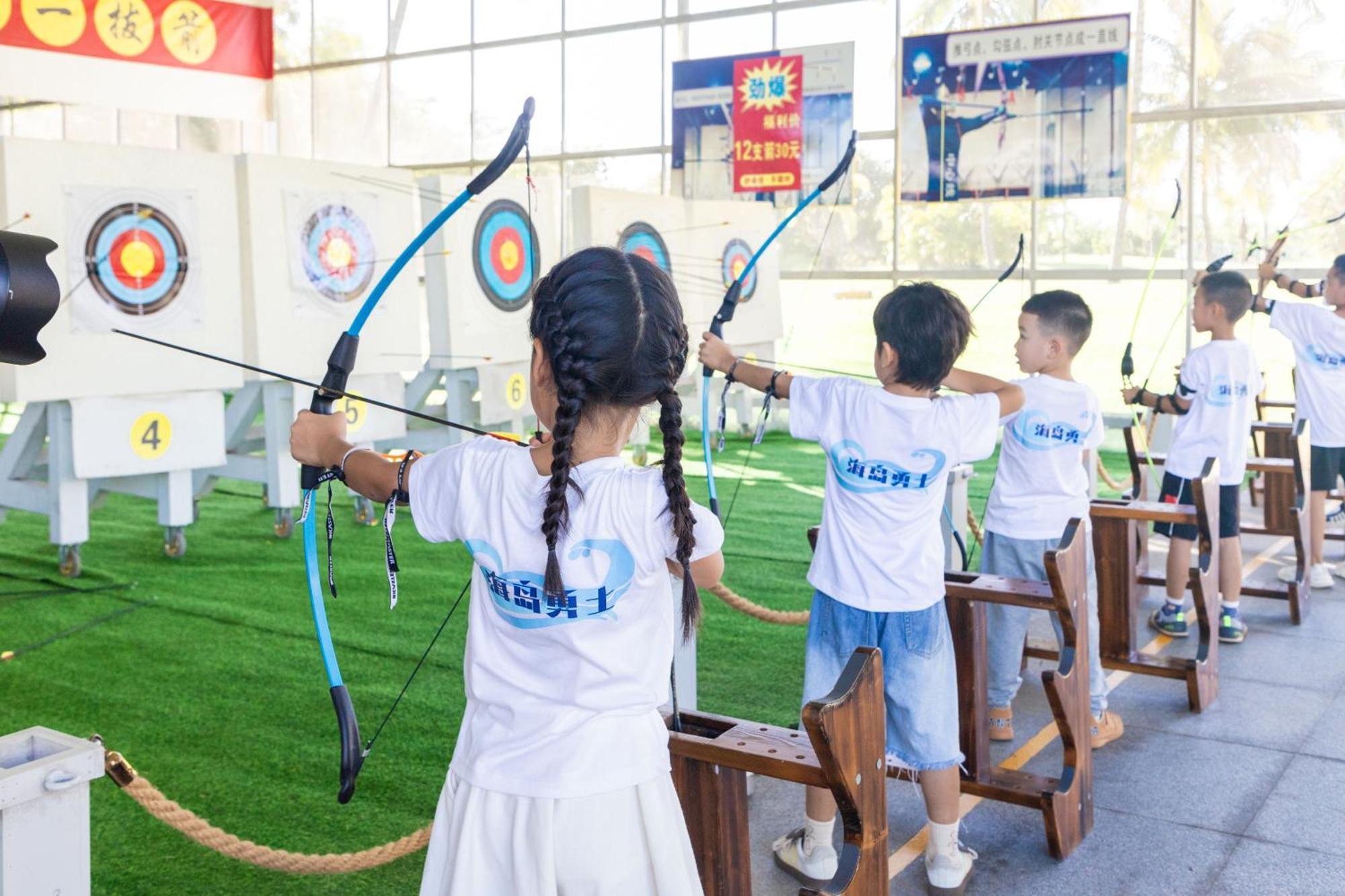 LooHoo Fun Package-Deluxe Room (Chuyi Wutai Restaurant one  time Signature White Pepper Pork Tripe Wenchang Chicken + Unlimited kids' play for children from 5 to 12 years old)