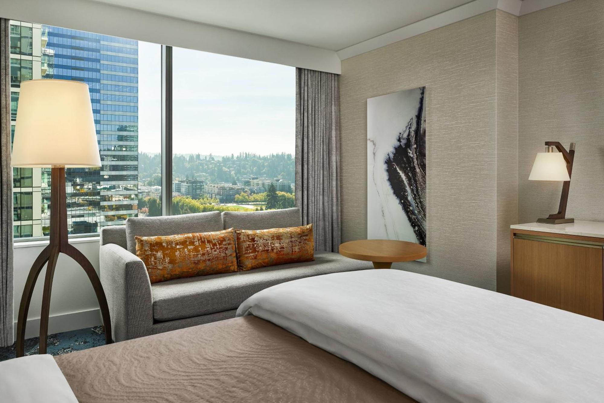 Deluxe Larger Guest room 2 Queen City view