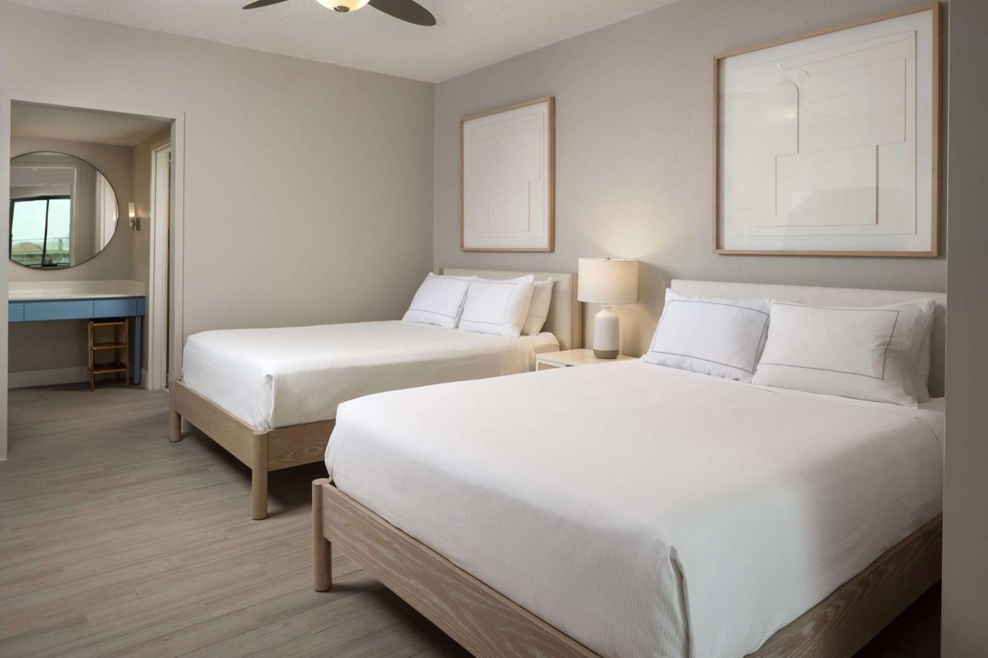 One-Bedroom Queen Suite,1566974846:JPEG