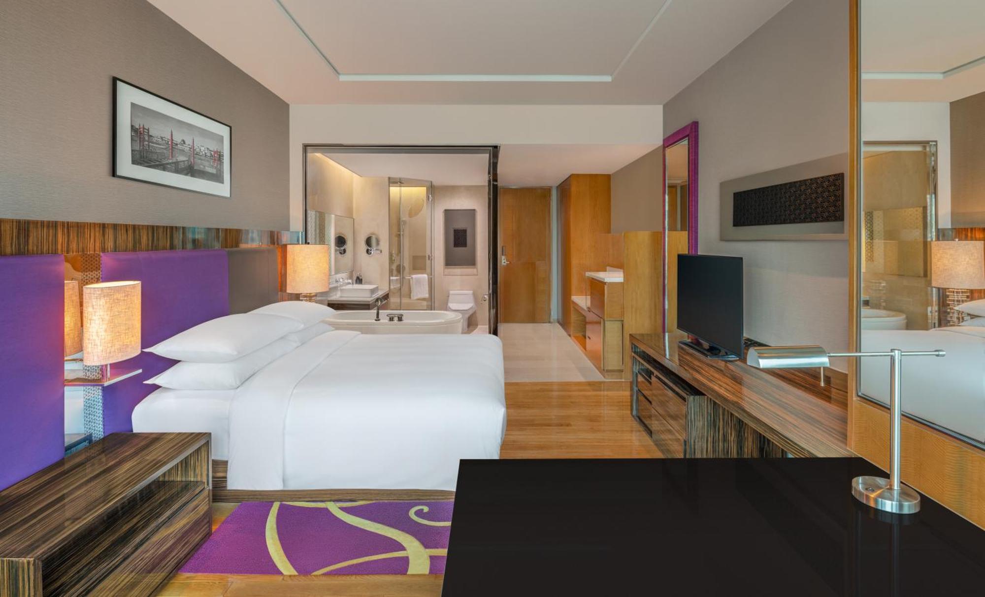 Deluxe Room King Bed