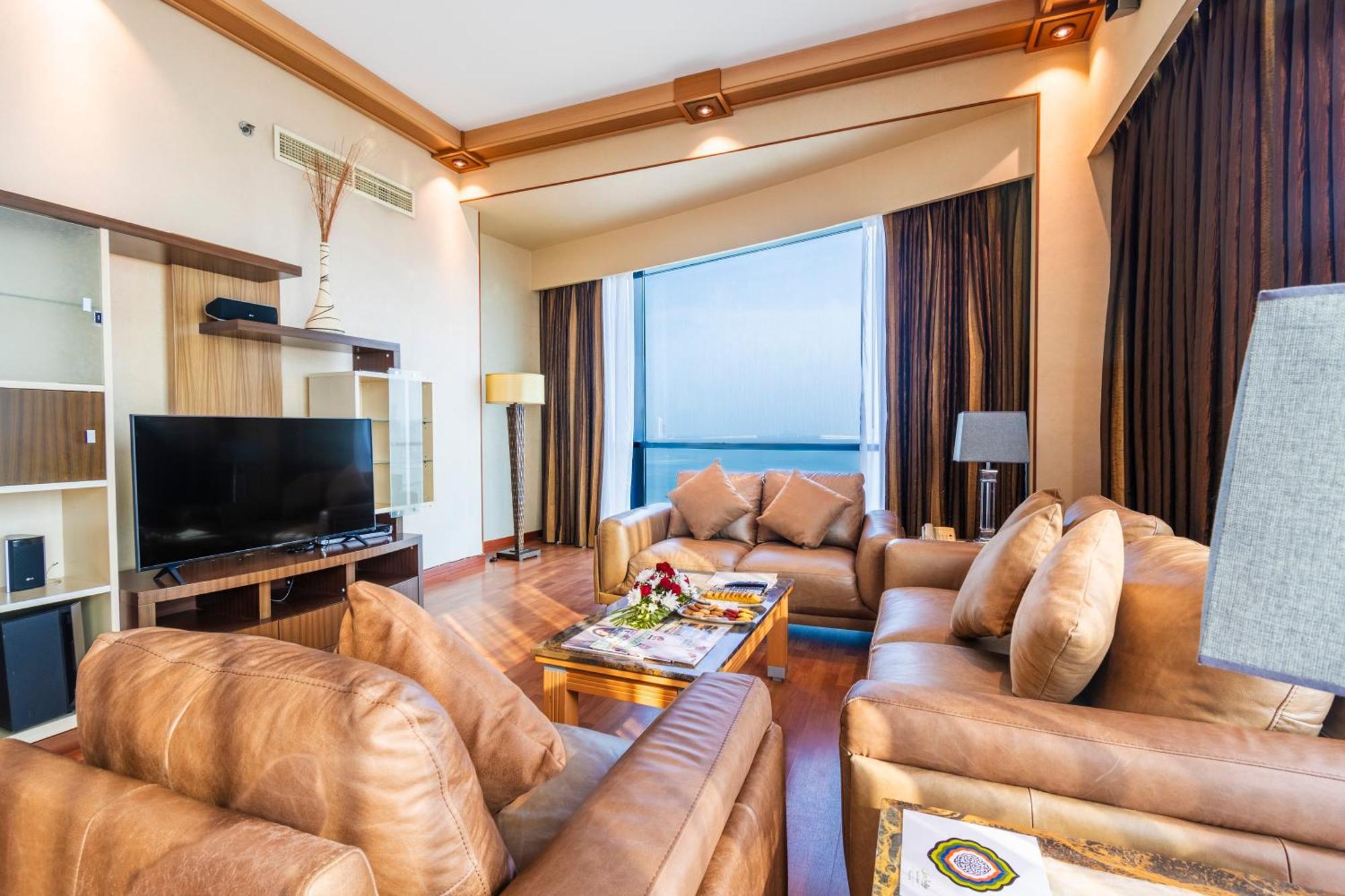 Three-Bedroom Suite with Sea View