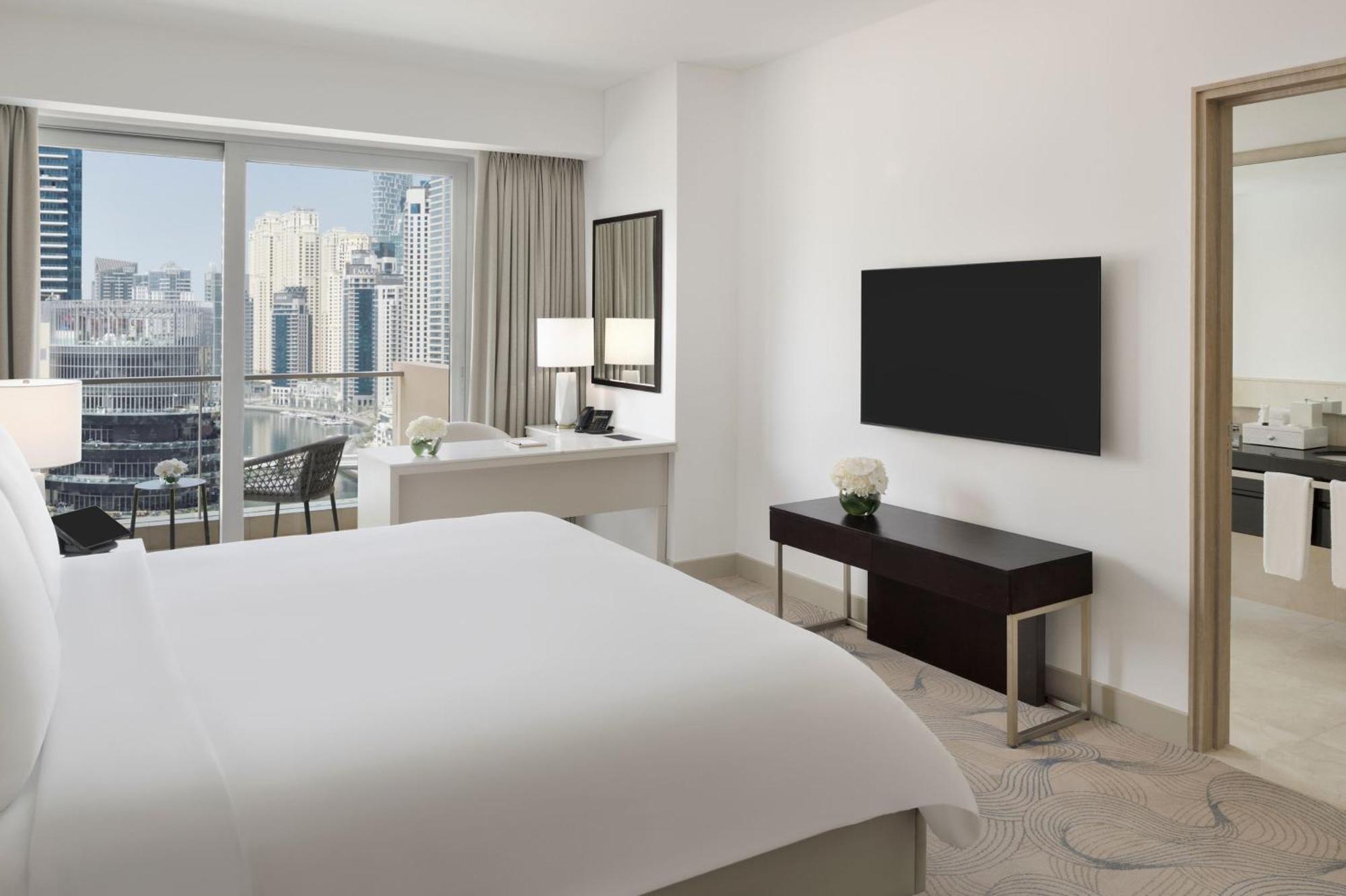 Deluxe Marina View Room King Bed Including direct access to Dubai Marina Mall & Marina Walk,1596867563:JPEG