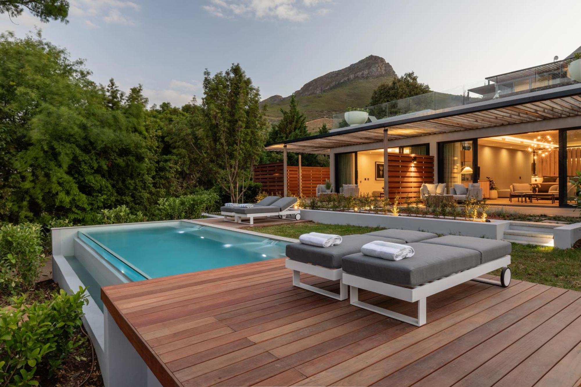 Pool Suite