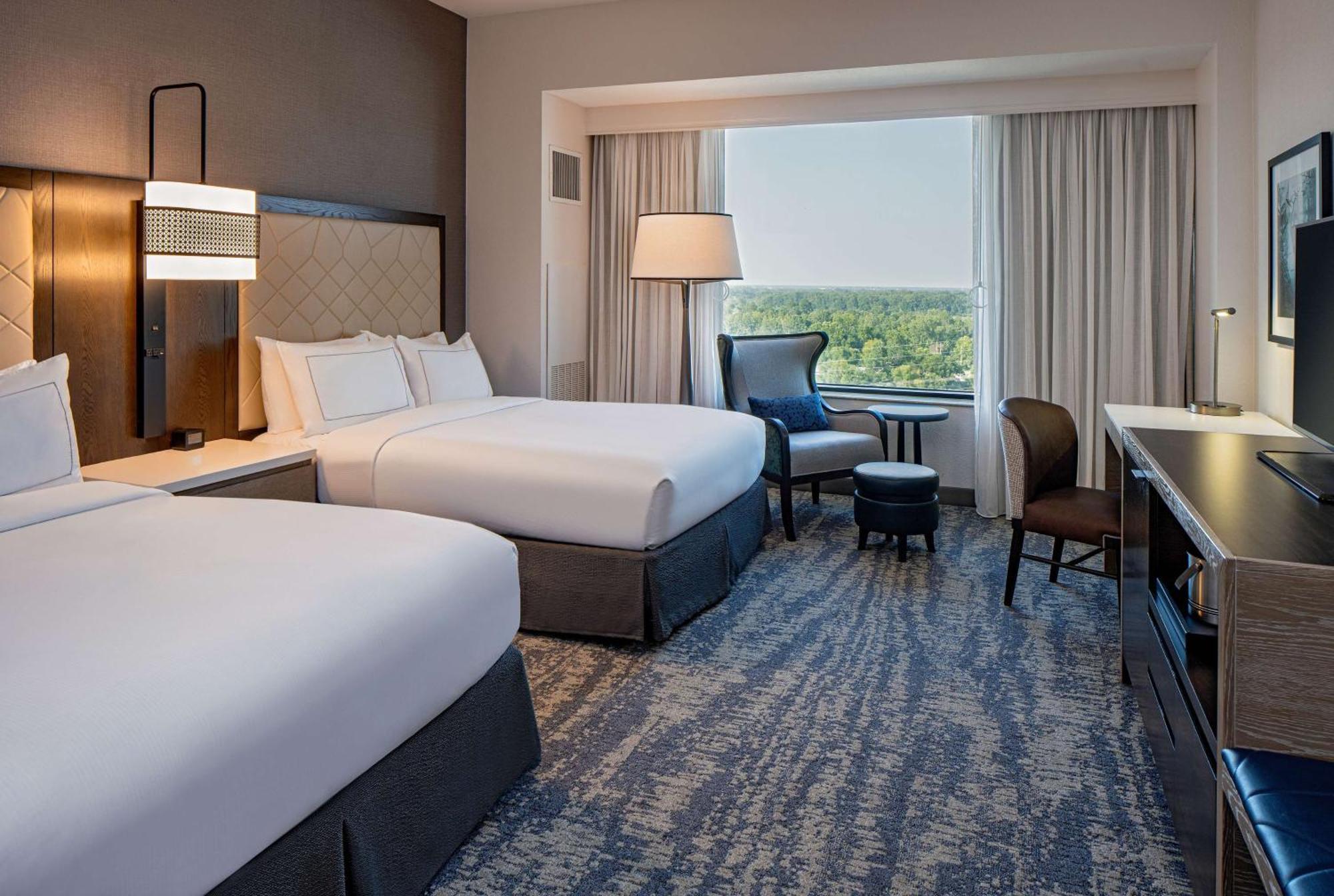 Queen Room Two Queen Beds Mobility Hearing Access