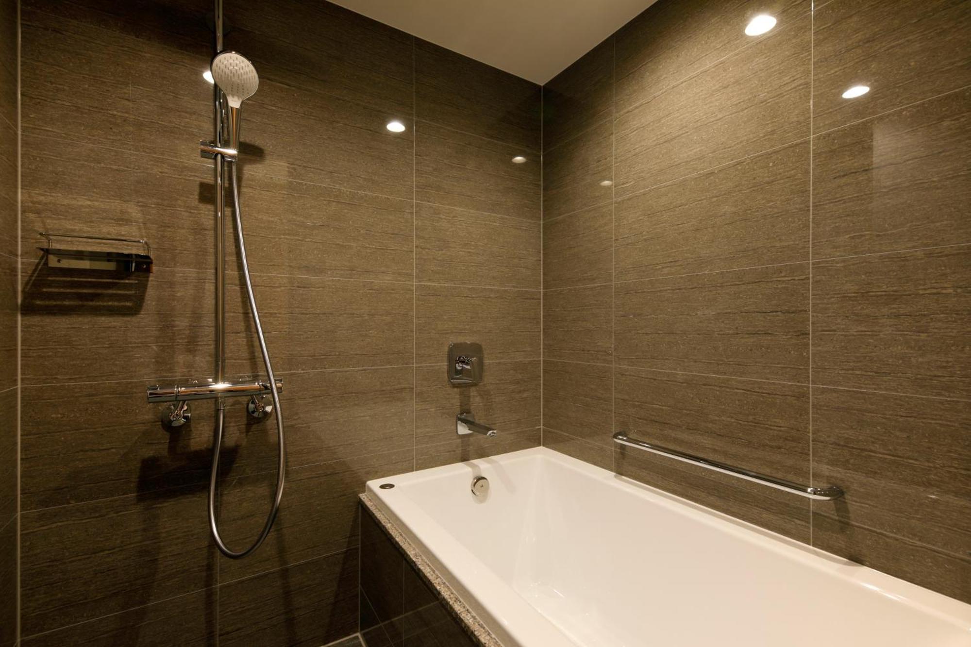 Luxury Floor Queen Room - Non-Smoking