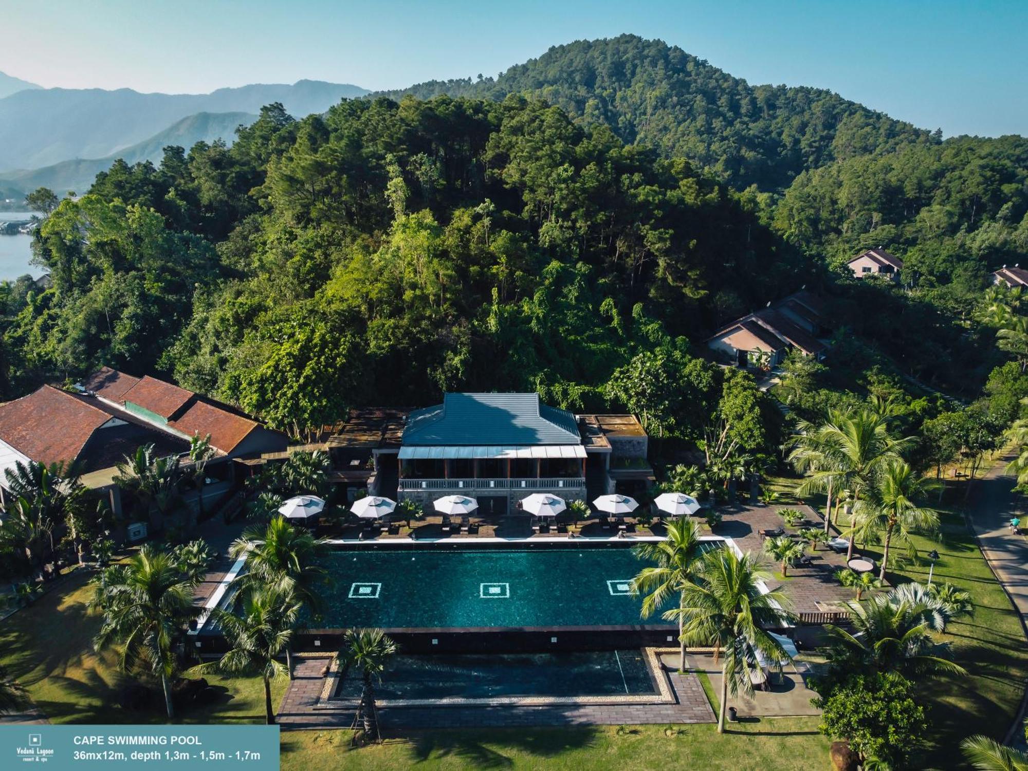Wasservilla mit Pool – traditioneller Stil mit kostenlosem 8-Stunden-Transport