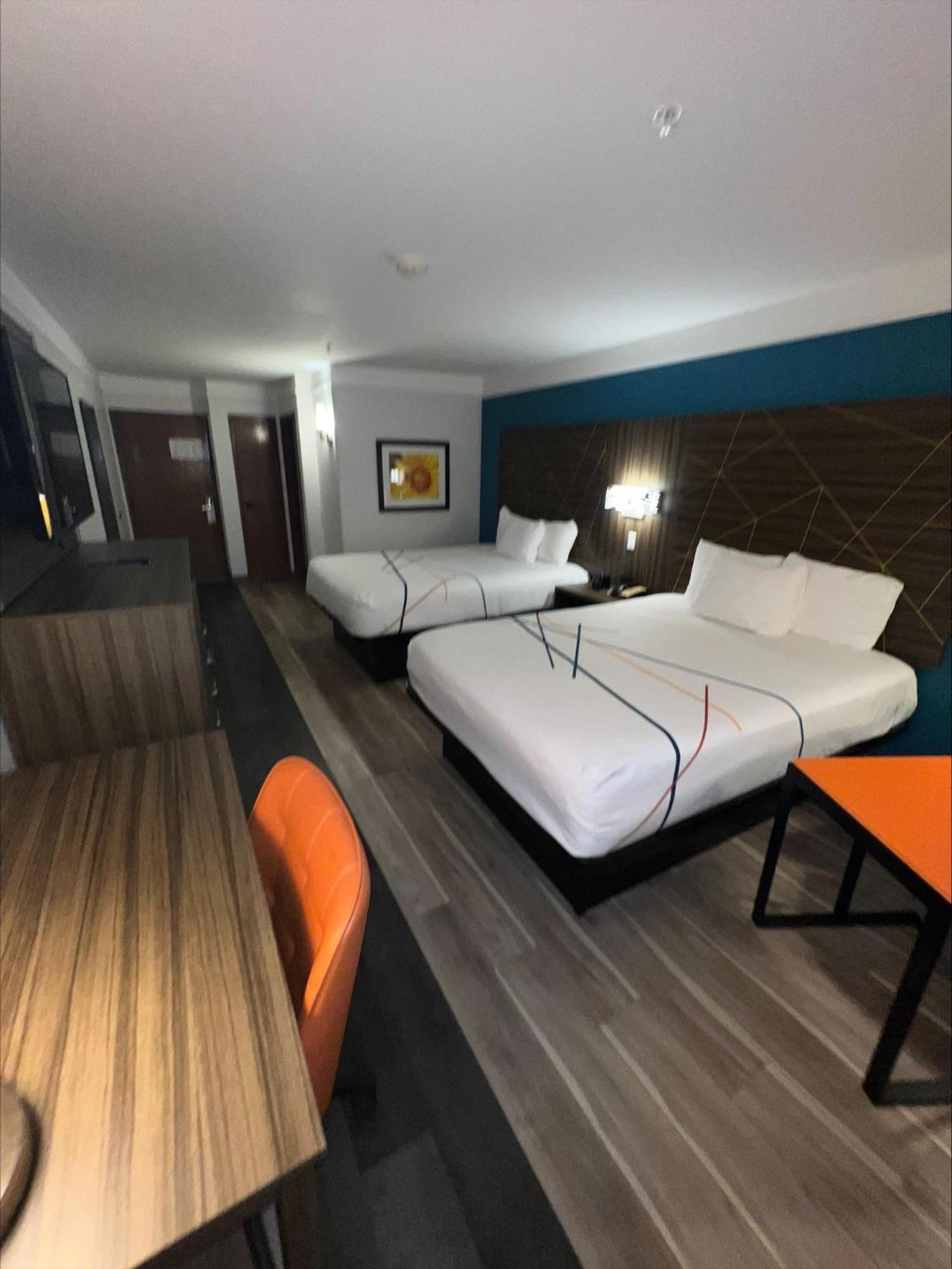 Deluxe Queen Room with Two Queen Beds - Non-Smoking,1635084129:JPEG