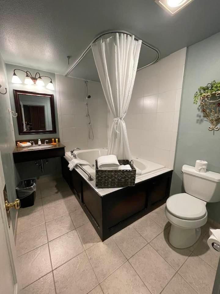 Suite with Spa Bath