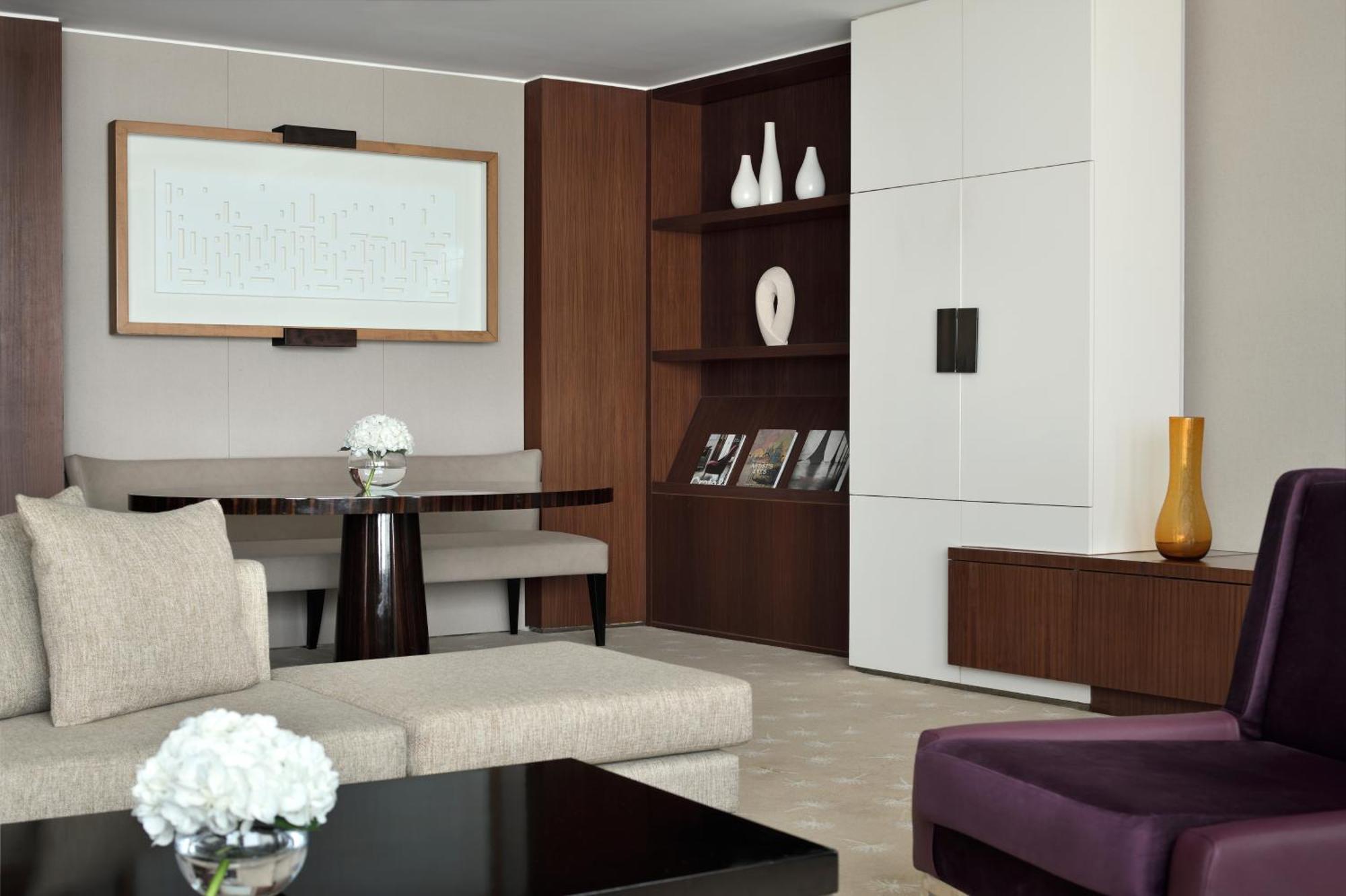 One-Bedroom Suite Club Lounge Access,1537501390:JPEG