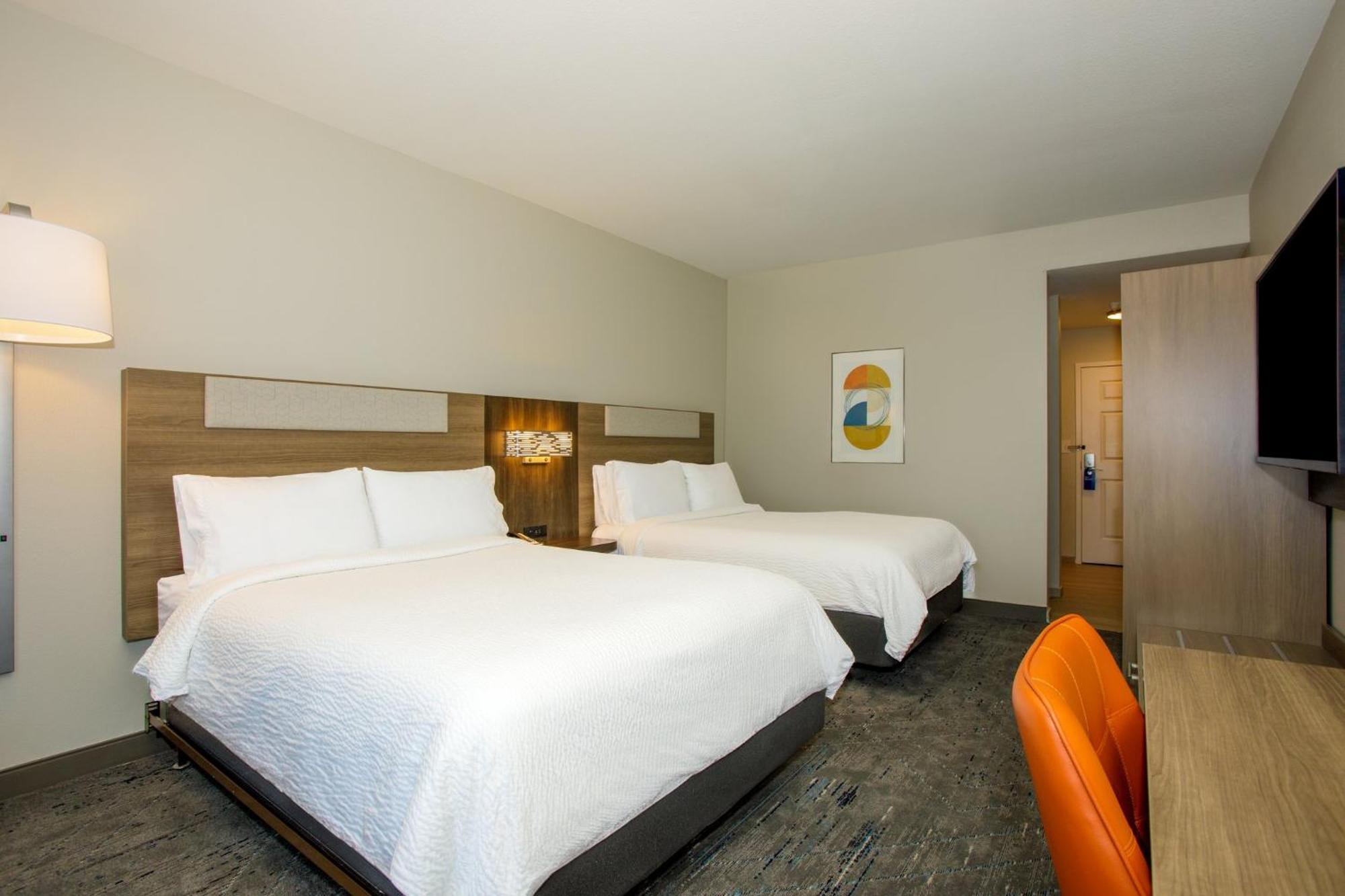 Queen Room with Two Queen Beds - Hearing Accessible