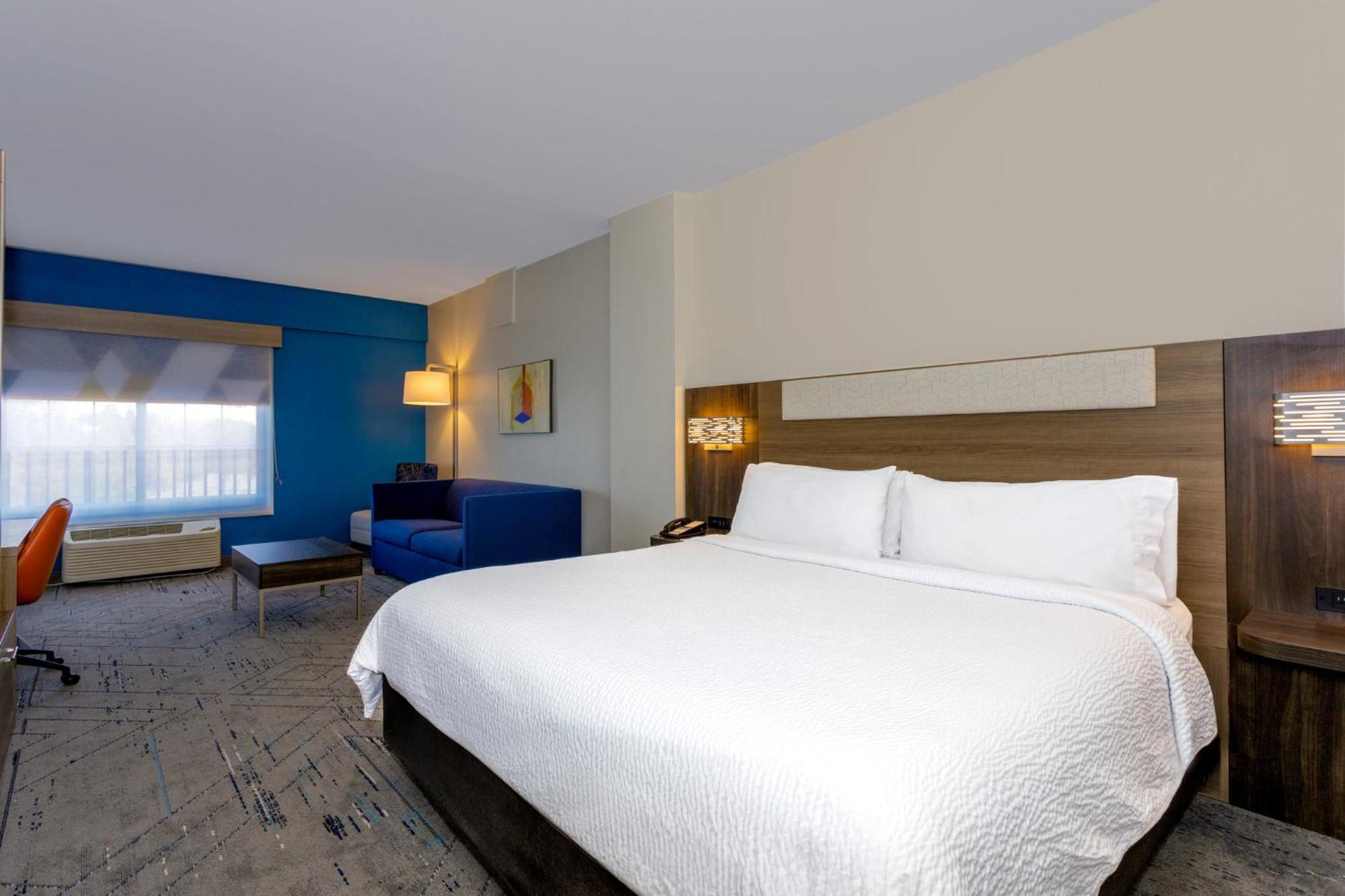King Suite with Communication Mobility Accessible Tub