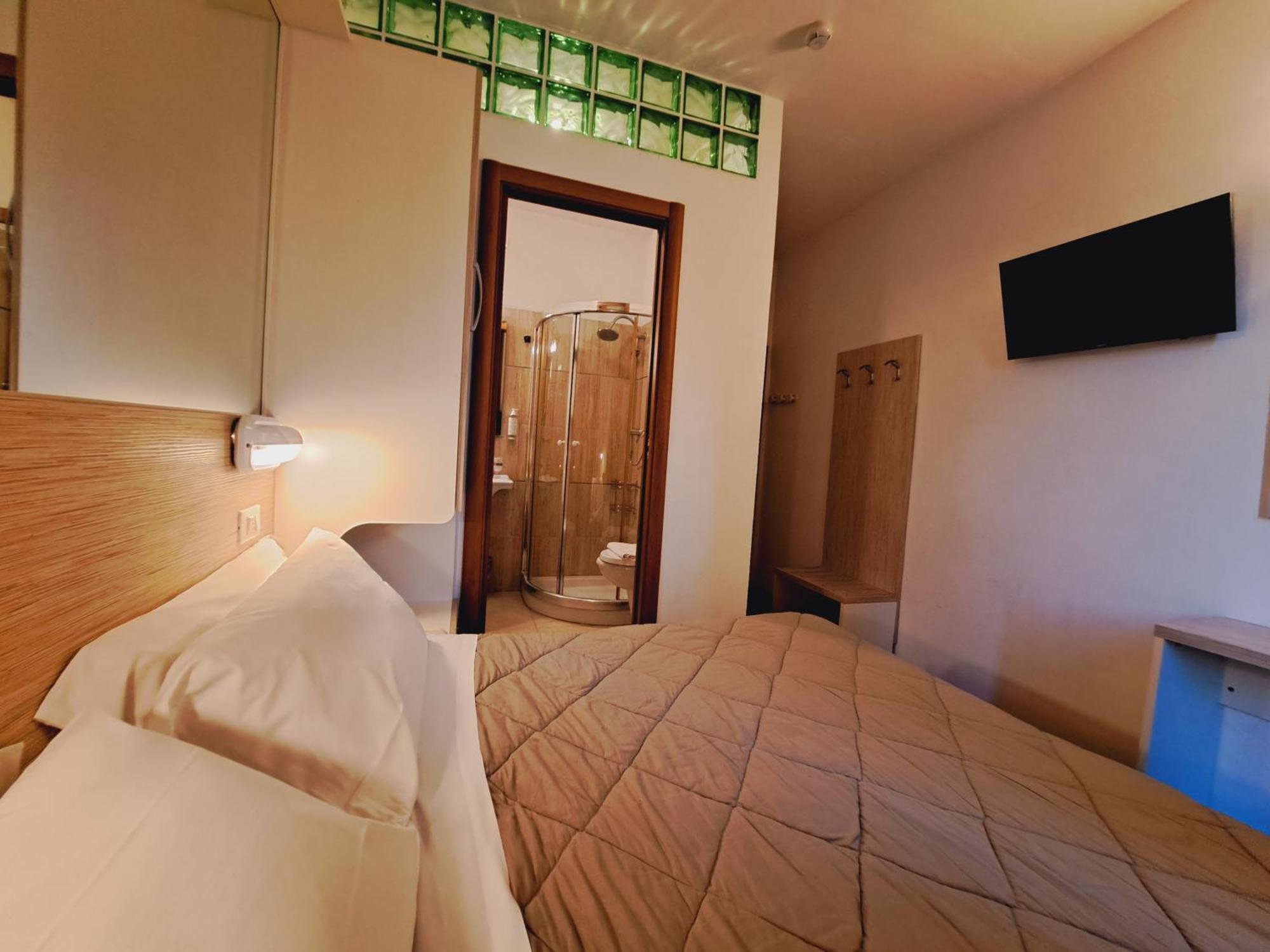 Double Room,1538706712:JPEG