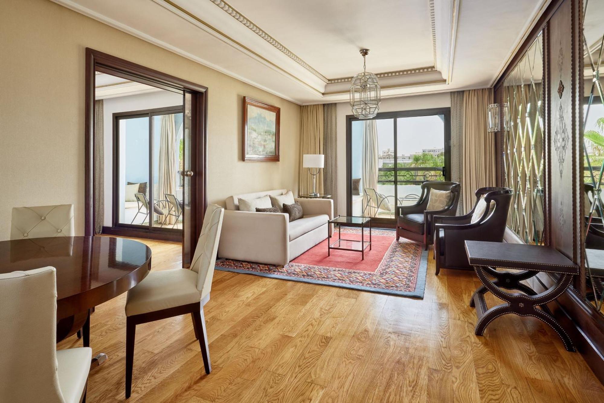 Executive Suite, 1 King, Sofa bed, Garden & Pool view