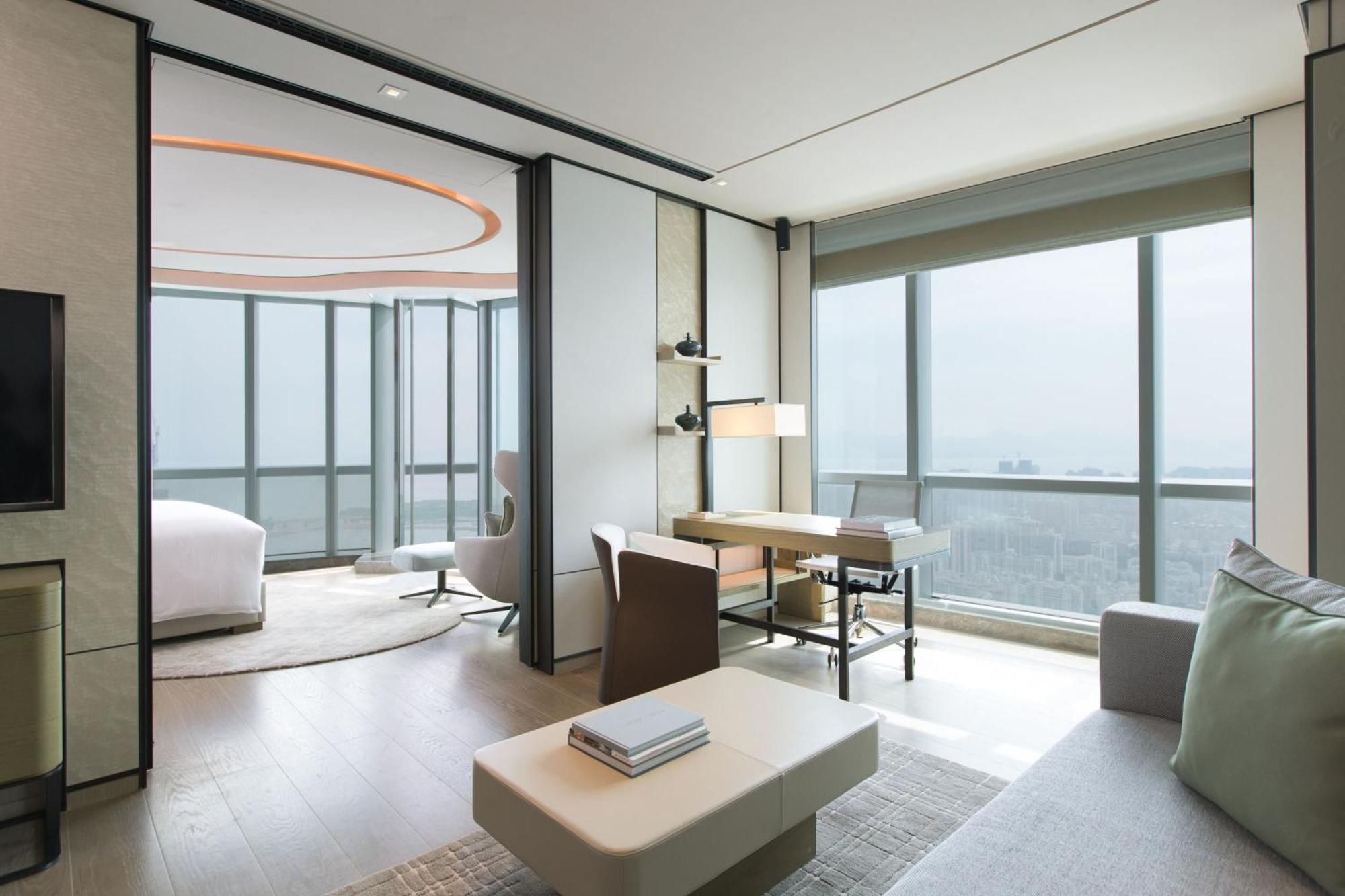 Executive Suite, Executive lounge access, Suite, 1 King