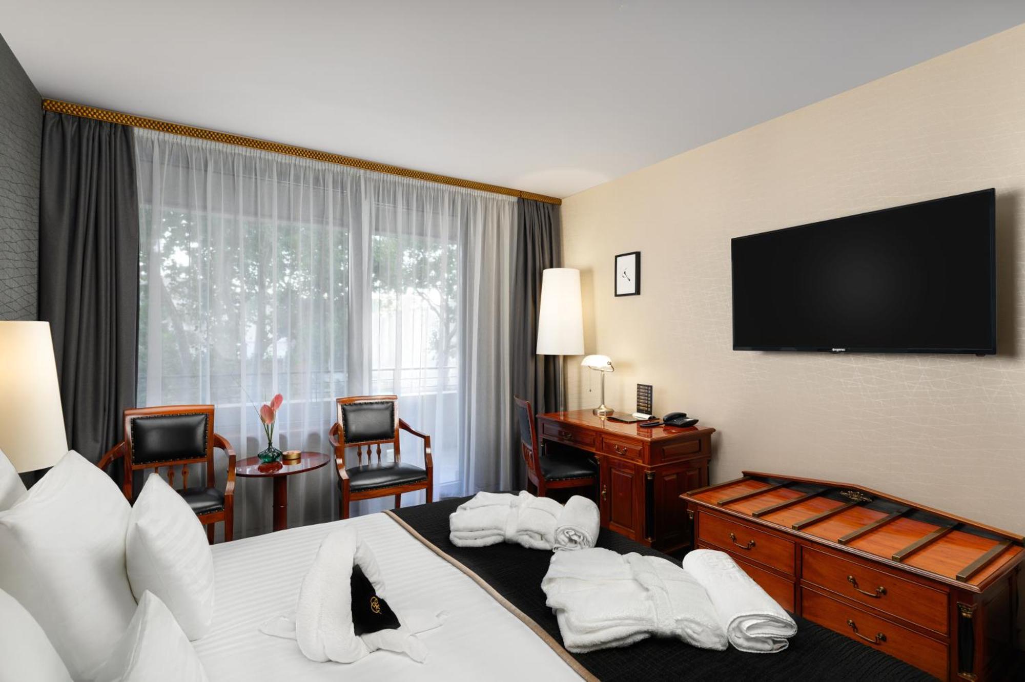 Superior Double or Twin Room with Terrace