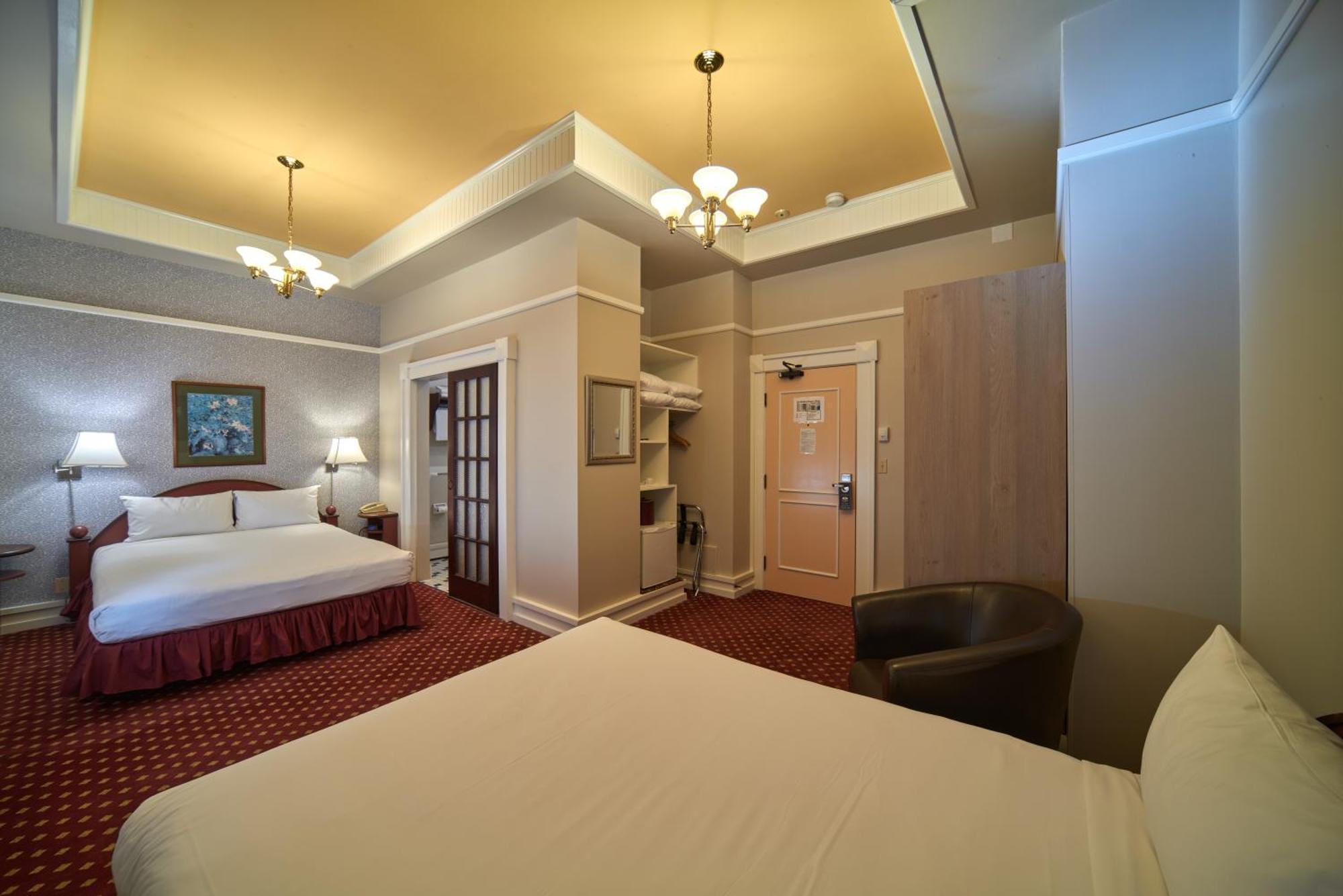 Deluxe Queen Room with Two Queen Beds and City View - Non-Smoking