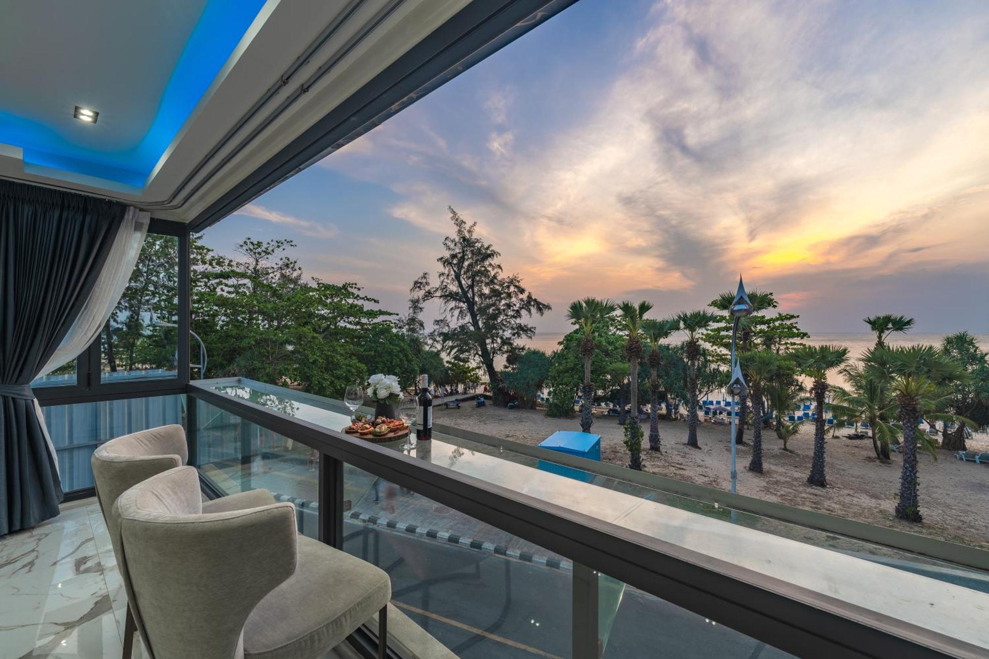 Three-Bedroom Apartment Ocean View