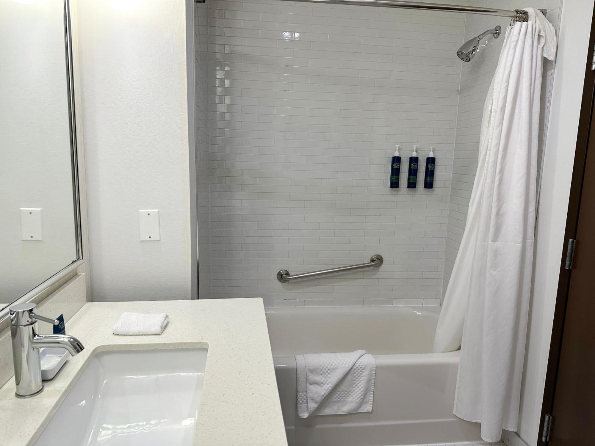 Guest Room, 1 King