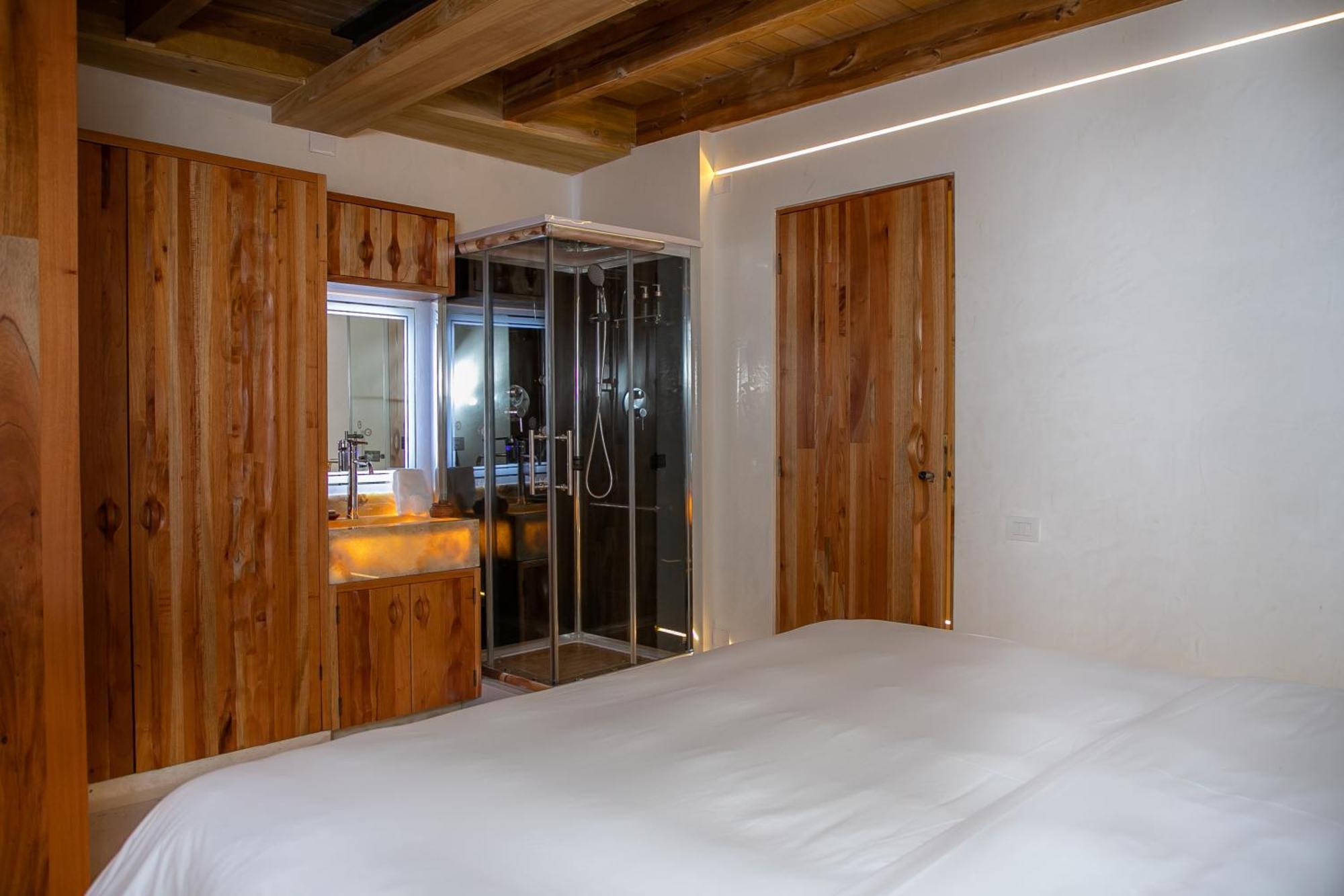 Two-Bedroom Suite,1550374840:JPEG