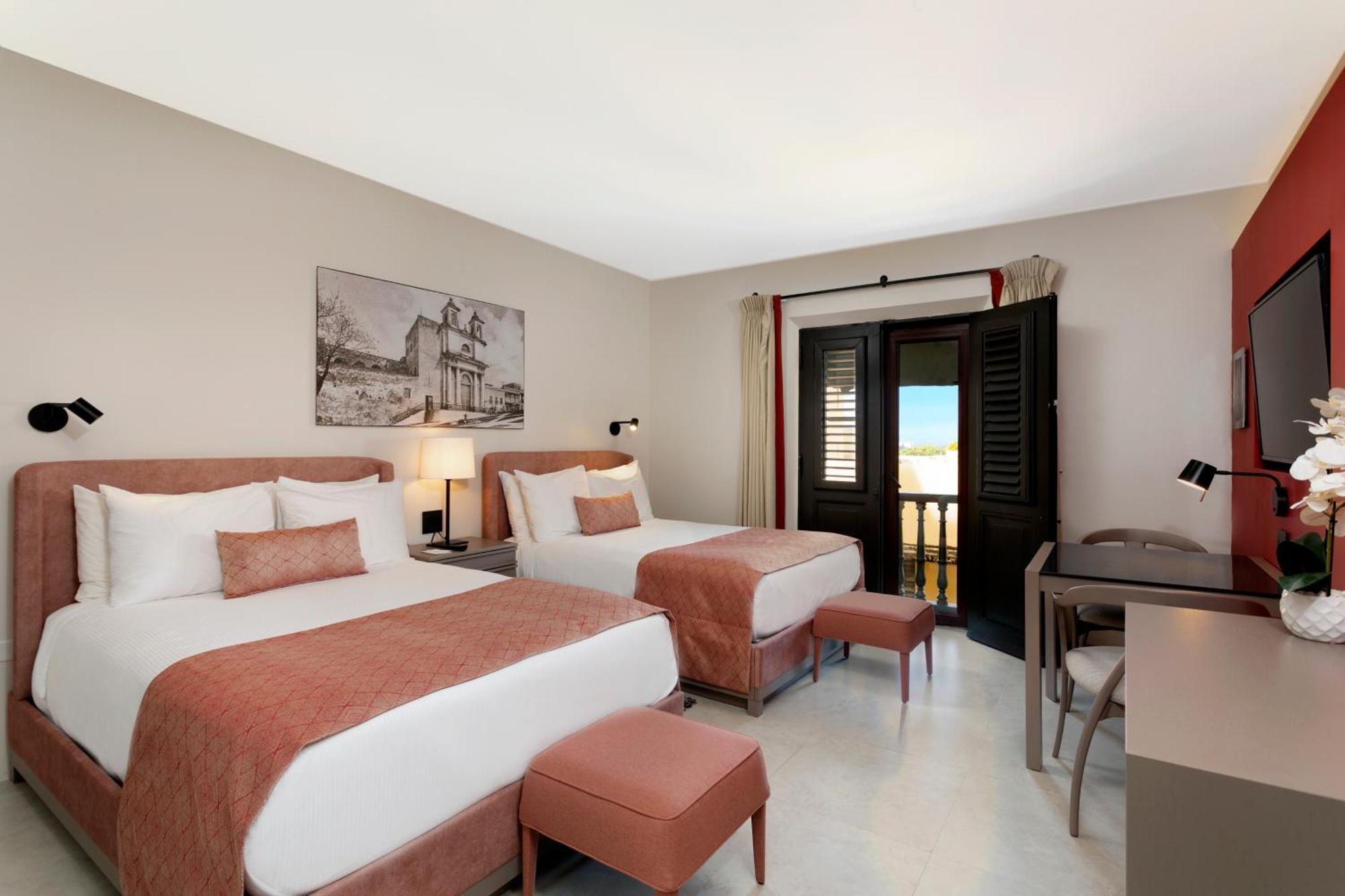 Double Room with View of the City
