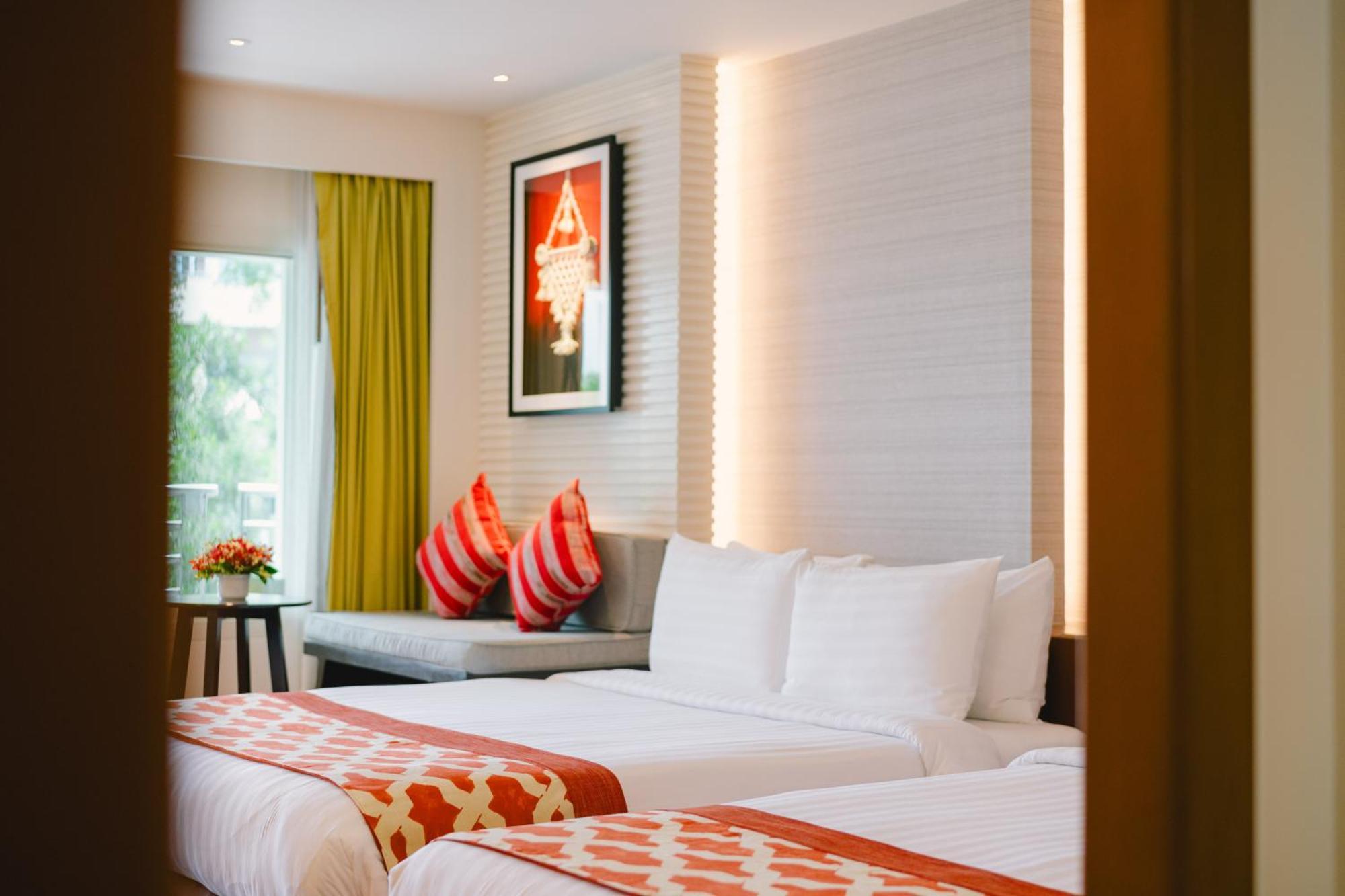 Premier Deluxe mit Poolblick, 1 Queensize-Bett und 1 Einzelbett (2 Erwachsene + 2 Kinder)