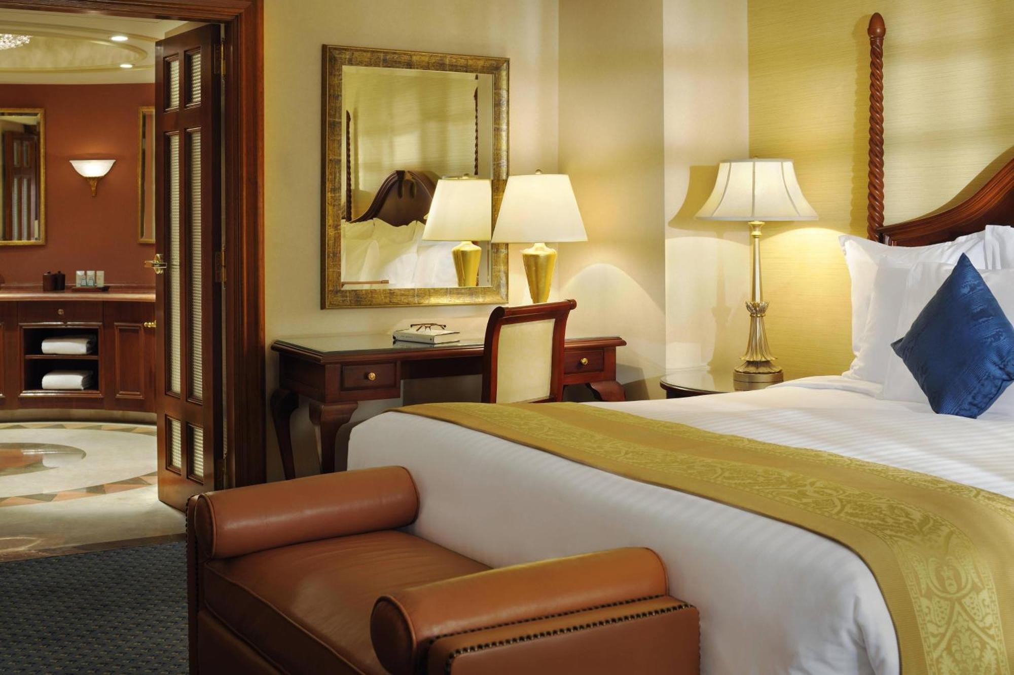 Suite Presidencial con acceso al salón executive, balcón y cama extragrande