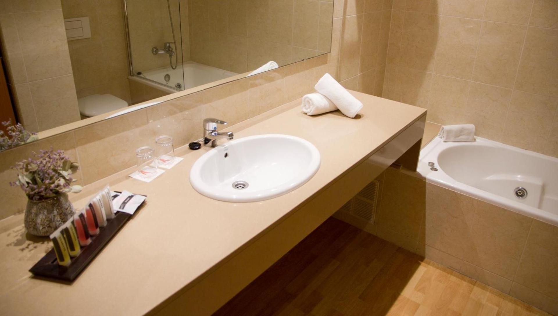 Standard Double or Twin Room,1544096833:JPEG