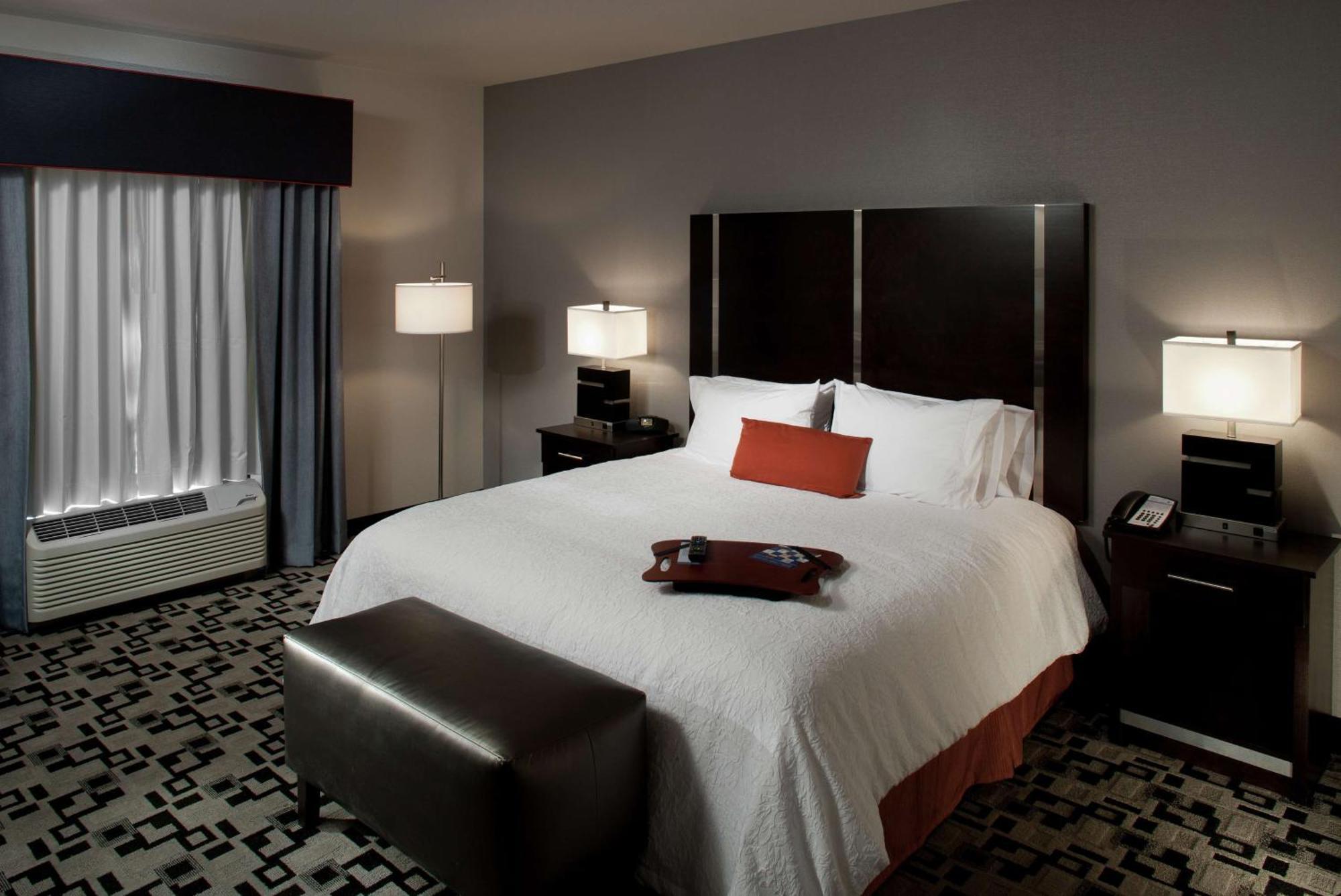 King Room with King Bed - Non-Smoking