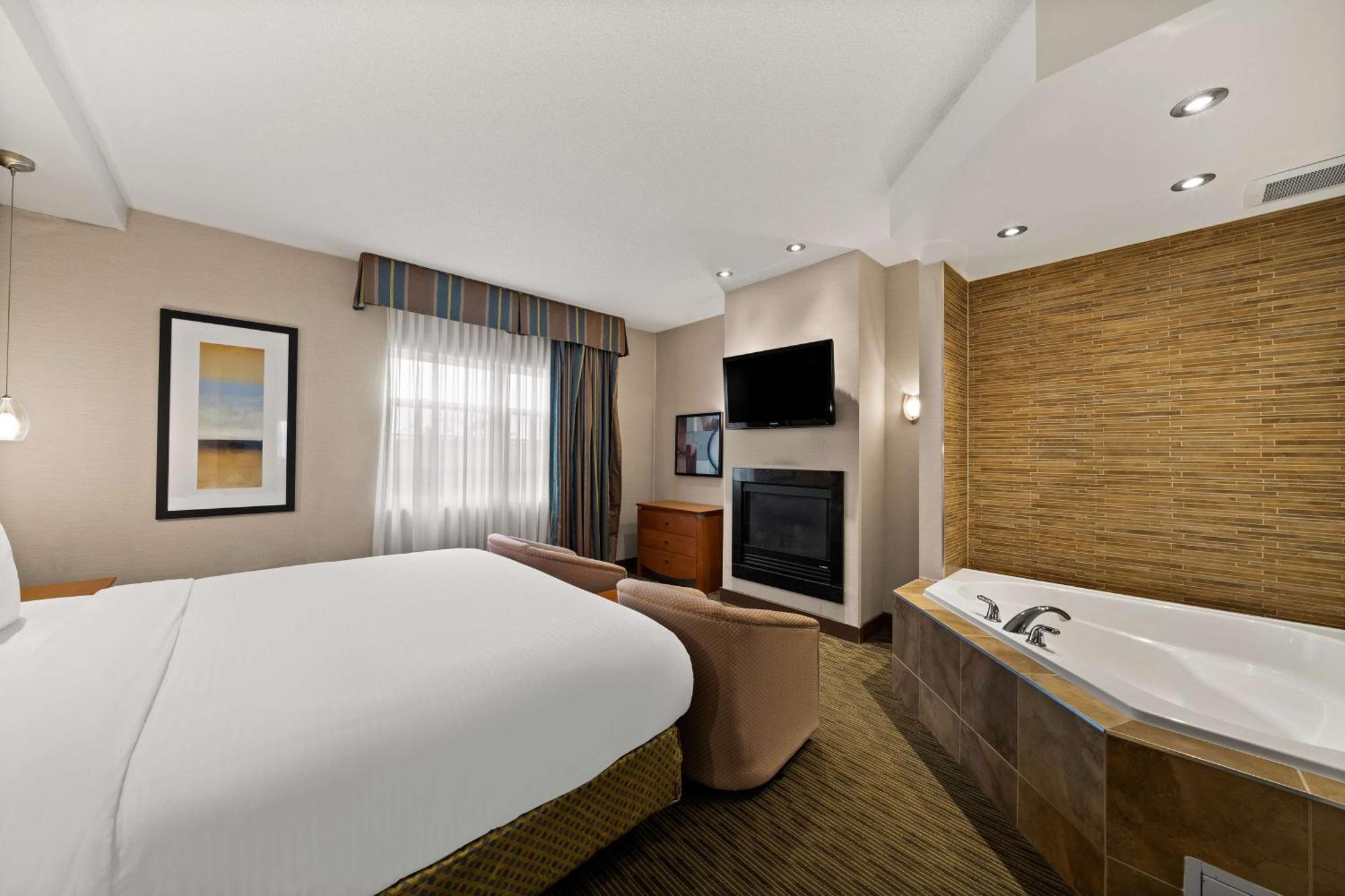 King Room with Fireplace and Kitchenette - Non-Smoking